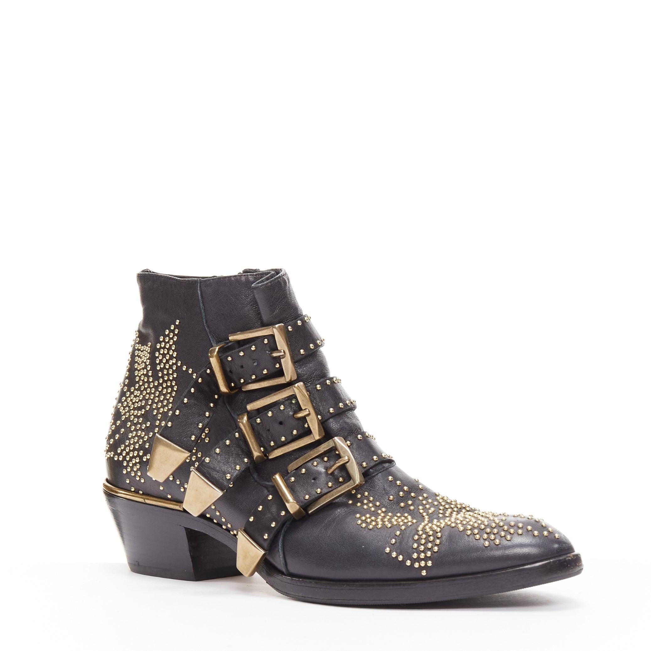 CHLOE Susanna black gold micro stud floral embellished buckle ankle boot EU37
Reference: NKLL/A00114
Brand: Chloe
Model: Susanna
Material: Leather, Metal
Color: Black, Gold
Pattern: Floral
Closure: Zip
Lining: Black Leather
Extra Details: