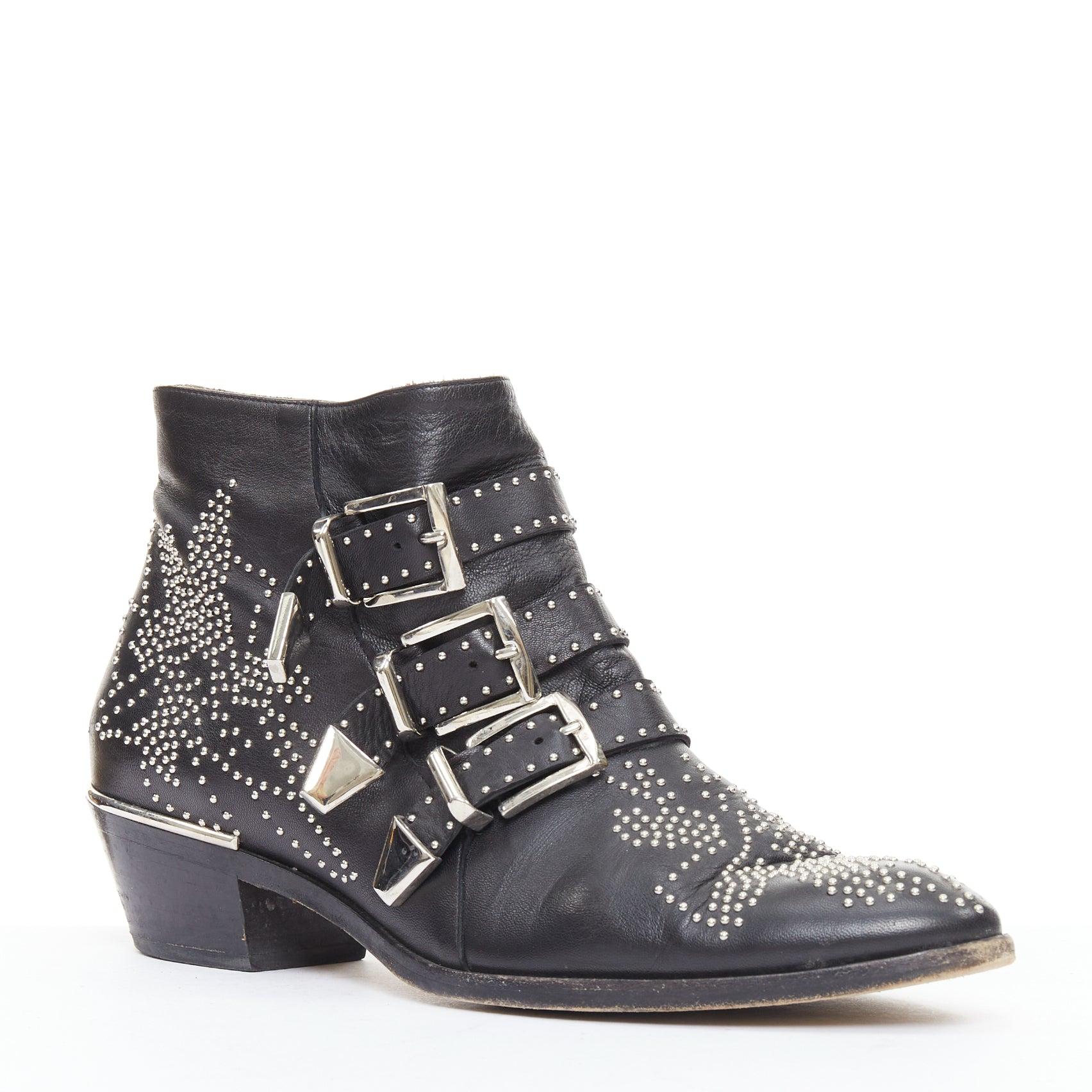 CHLOE Susanna cuir noir boucles cloutées argentées rock grunge boots EU39
Référence : JHDN/A00098
Marque : Chloe
Modèle : Susanna
MATERIAL : Cuir
Couleur : noir, argent
Motif : clouté
Fermeture : Zip
Doublure : Cuir nude
Détails supplémentaires :