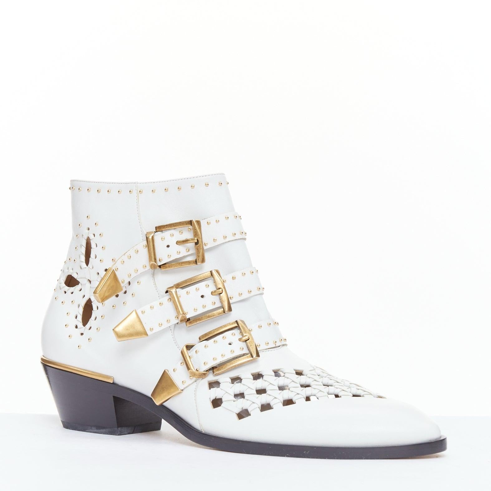 CHLOE Susanna white leather gold hardware cut out cowboy boots EU39
Reference: JHDN/A00067
Brand: Chloe
Model: Susanna
Material: Leather
Color: White, Gold
Pattern: Studded
Closure: Zip
Lining: Nude Leather
Extra Details: Ankle-high nappa leather