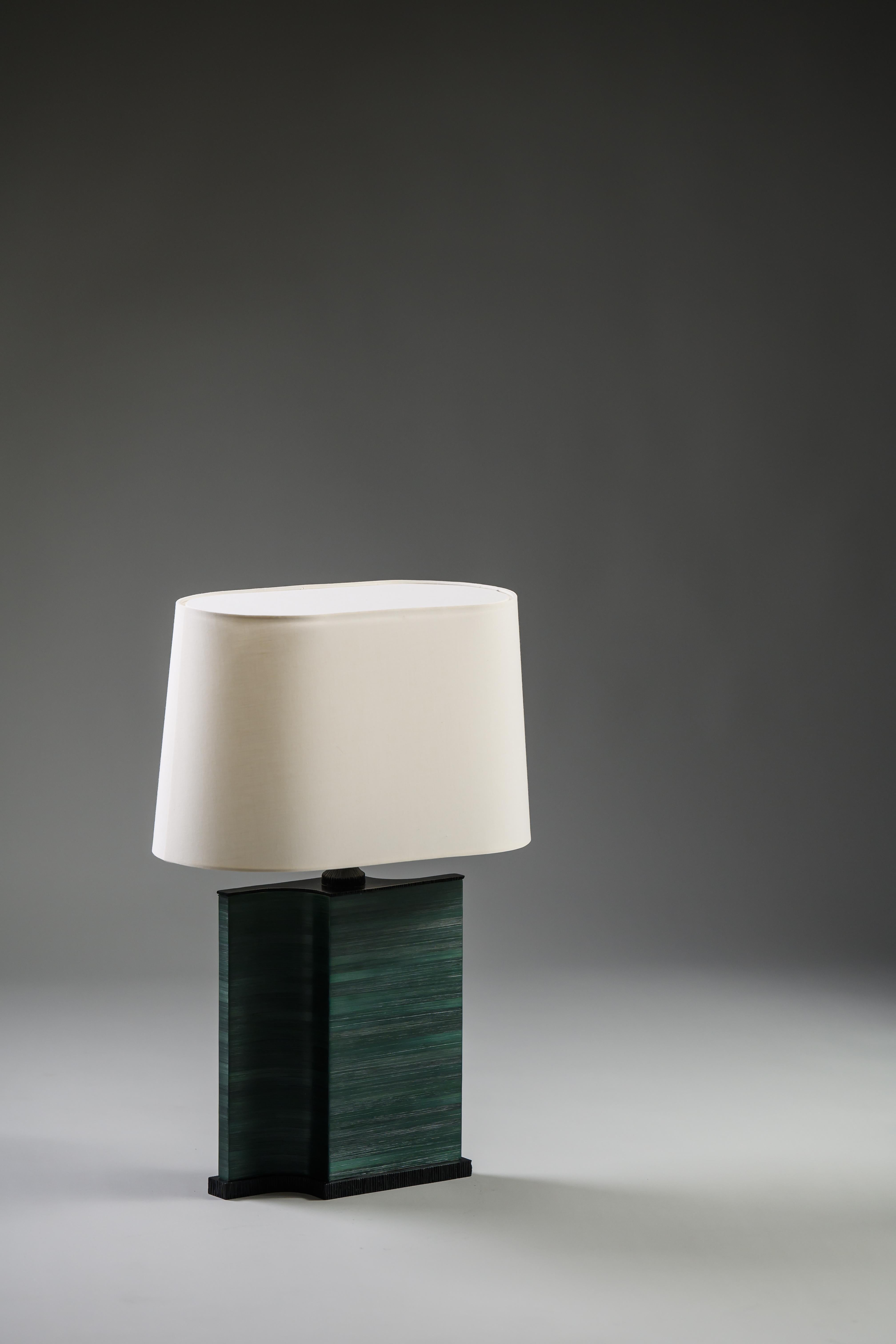 Fatto a mano Lampada da tavolo Chloe in intarsio di paglia verde di Elan Atelier (in preordine) in vendita