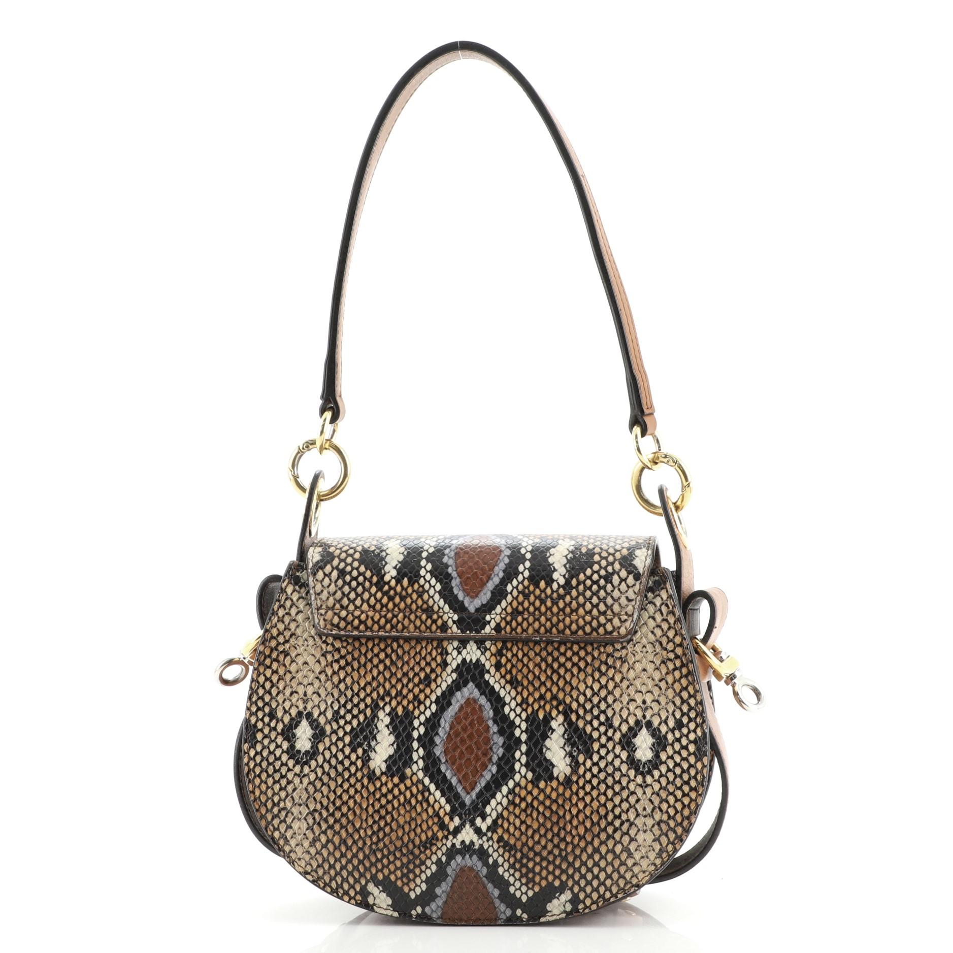 Kleine Tess Tasche aus Leder mit Schlangenprägung und Leder (Braun)