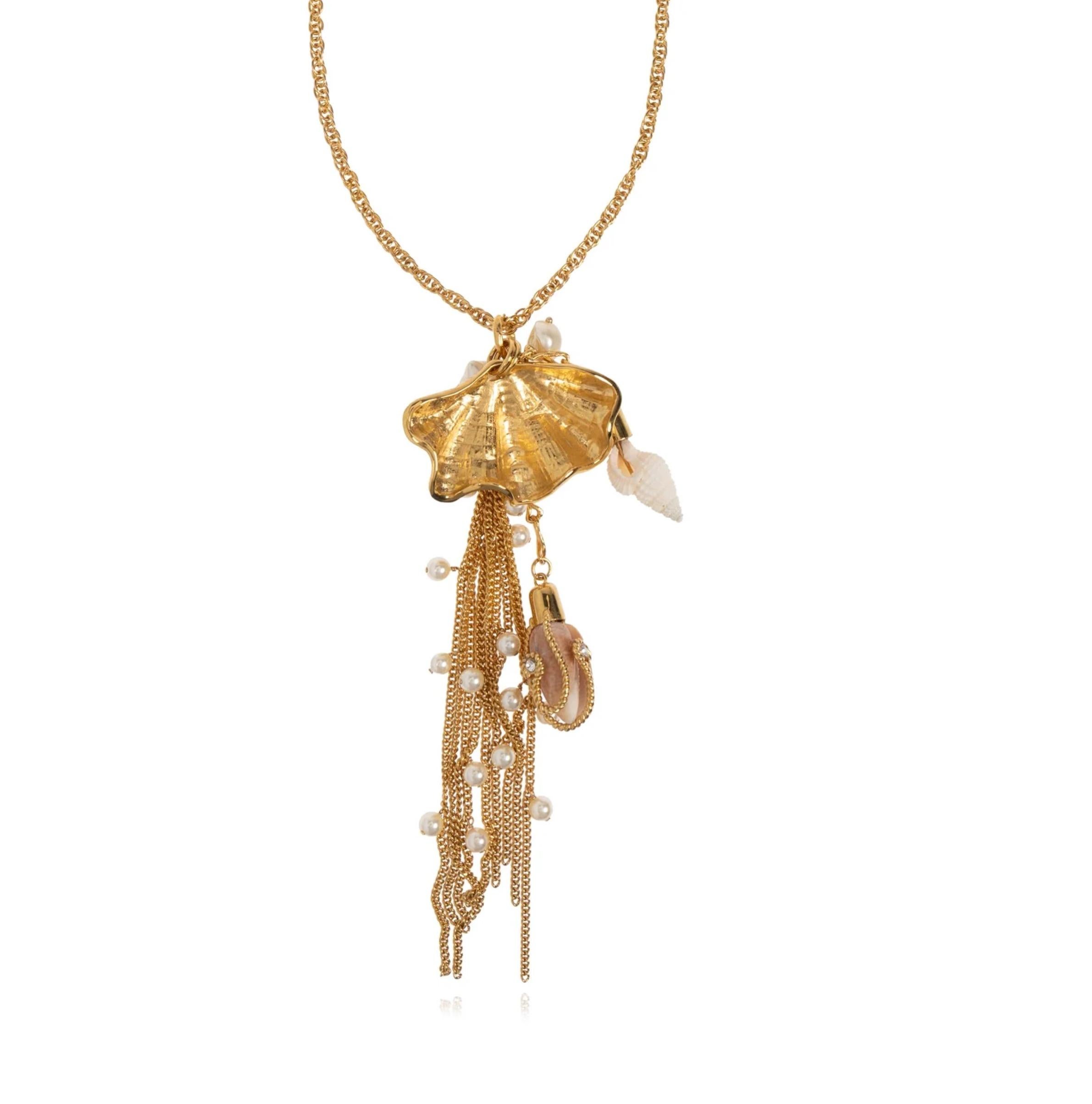 Non taillé Chloé Collier à pendentifs en forme de coquillages Chloé en vente