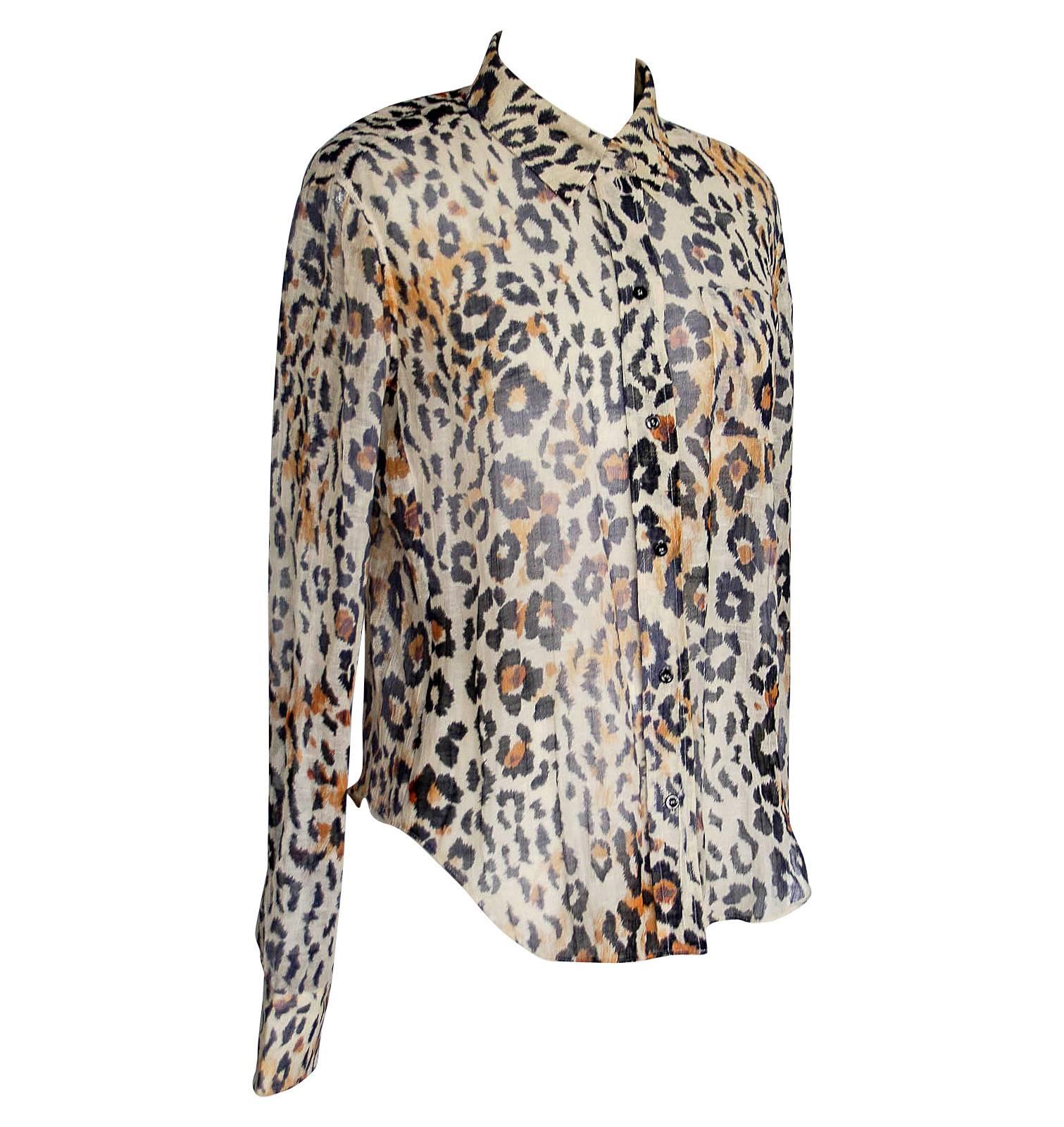 Guaranteed authentic Chloe chic leopard print top. 
Chloe flax coloured top with leopard print.
Open weave linen and cotton blend.
Rear pleat with 2 buttons on each cuff. 
final sale

SIZE 38
USA SIZE 4

TOP MEASURES: 
LENGTH  28