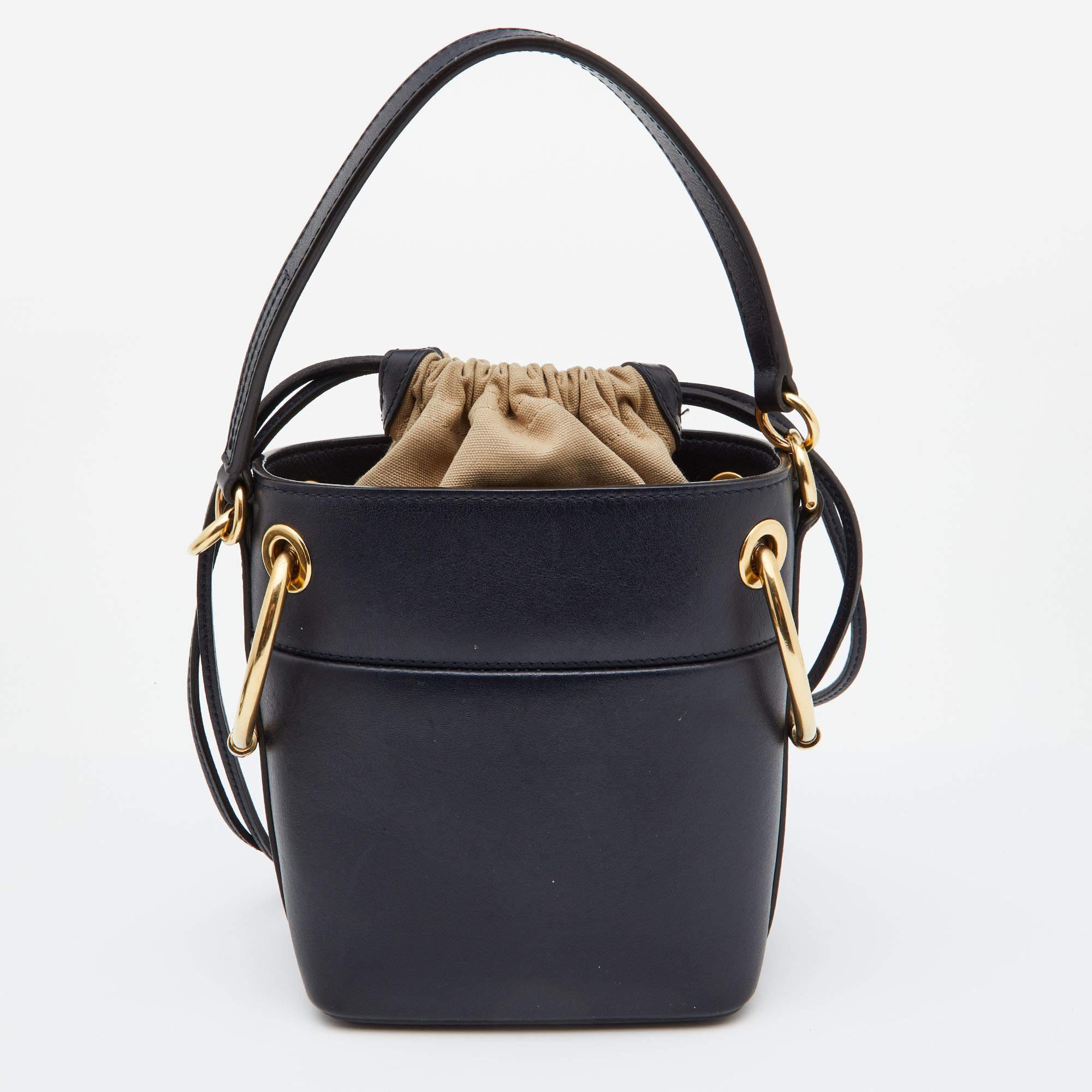 This Chloe accessory is an example of the brand's fine designs that are skillfully crafted to project a classic charm. It is a functional creation with an elevating appeal.

Includes: Detachable Strap