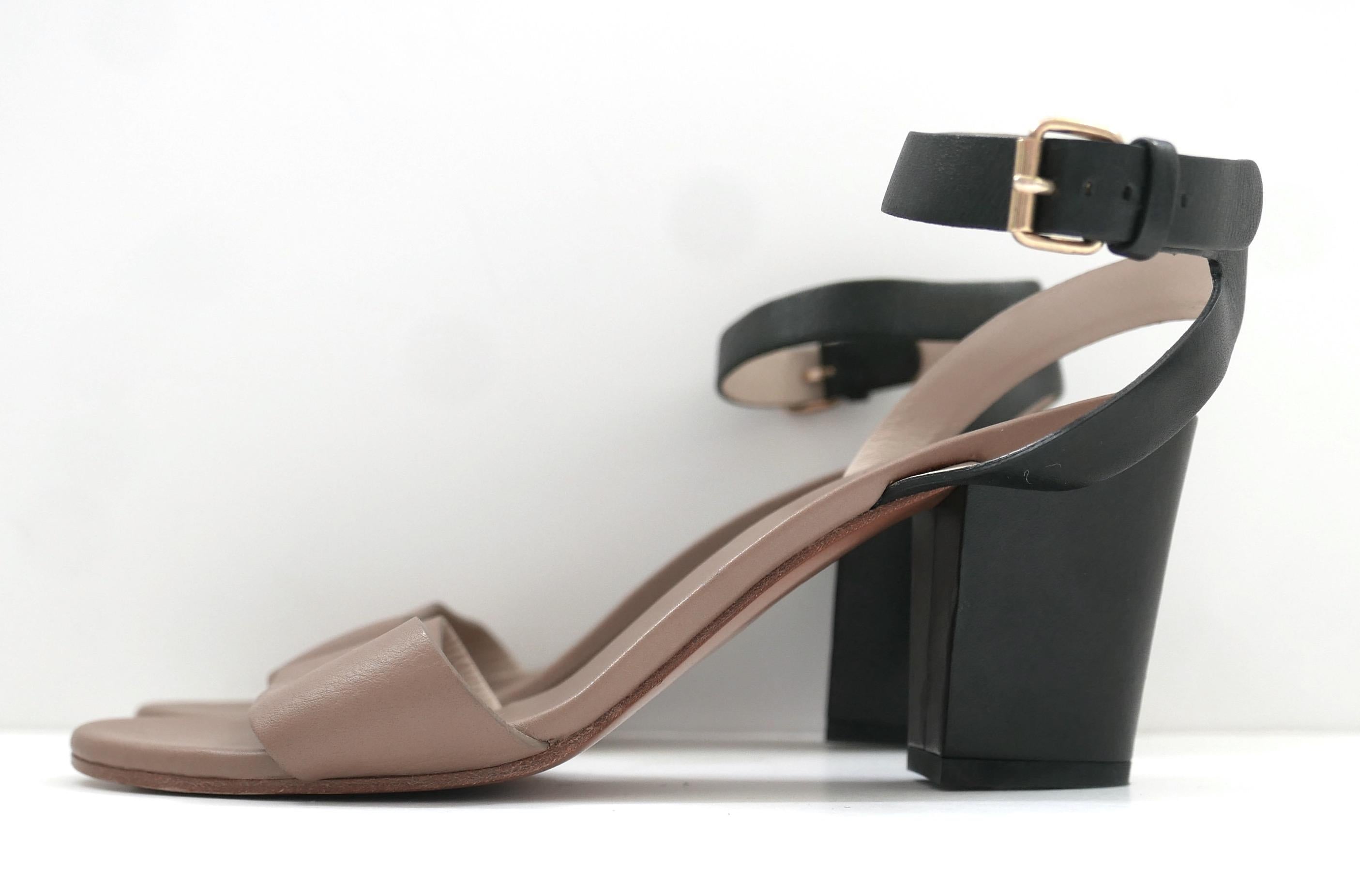 Super chic Chloe two tone block heel sandals. Worn once. Made from thick taupe and black leather, they have brass ankle buckles and tapered chunky heels. Size 39. Measures approx - 10” heel to toe, heel 3”.
