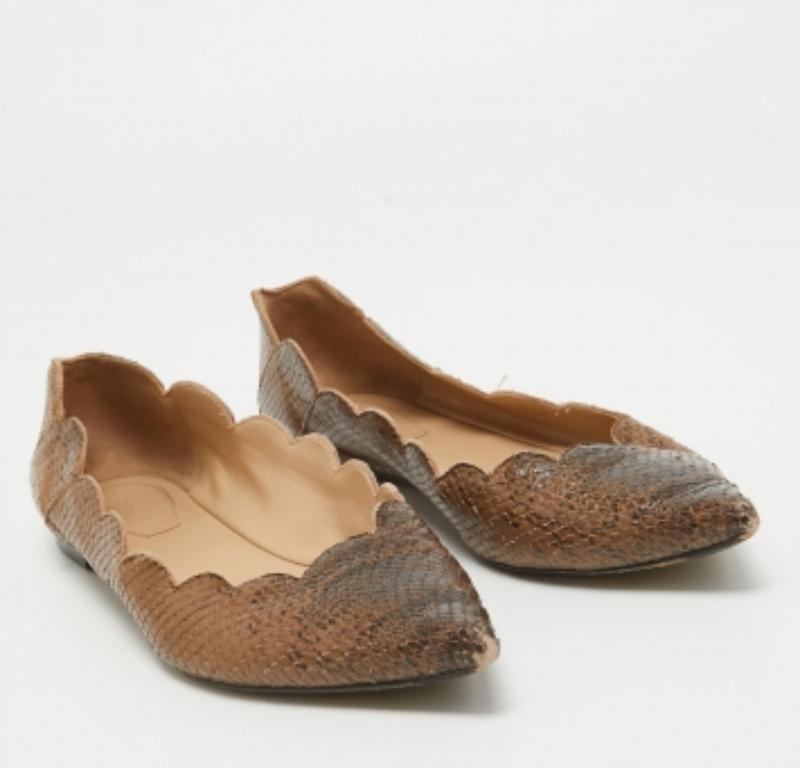 Chloe Two Tone Scalloped Embossed Python Pointed Toe Ballet Flats Size 40 Pour femmes en vente