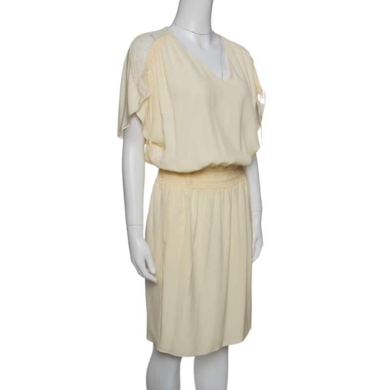 This Chloe dress is every bit stylish and in trend. Made in blended fabric, this one is sure to grab everyone's attention. Wear this yellow number with sneakers for an easy-breezy look.