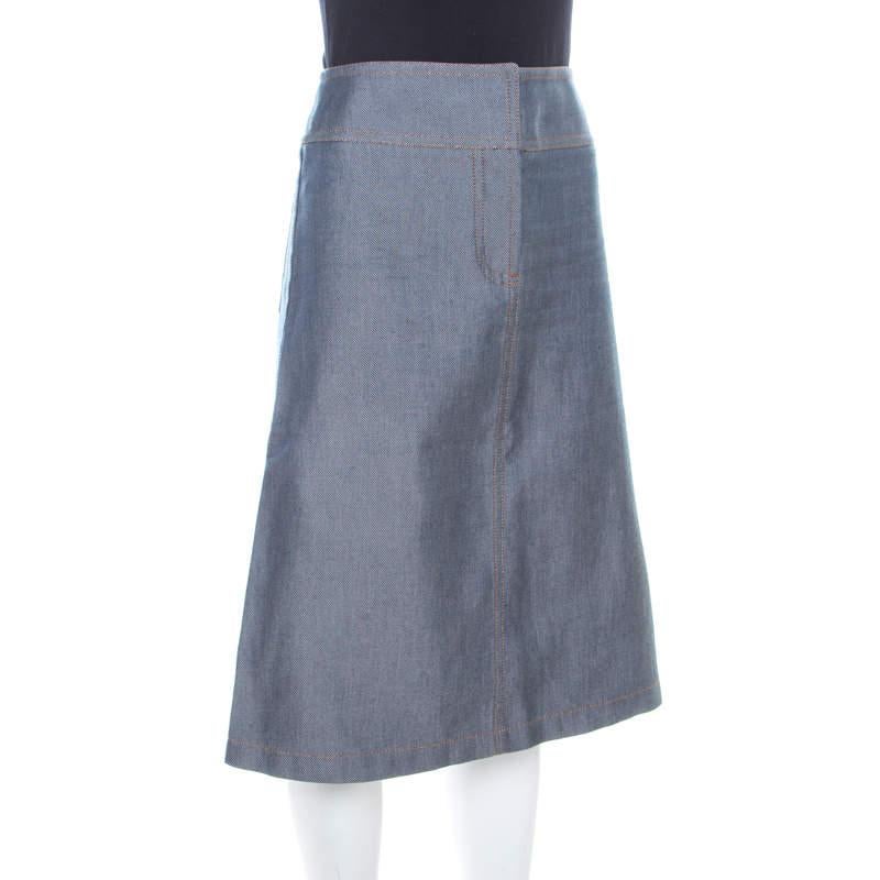  If you are a fashionista who loves to be a step ahead of their sensation game, this navy blue skirt will work well for you. Tailored from cotton and silk, the high waist skirt is adorned by a brand logo patch on the back pocket. It comes with two