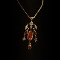 Chloe vintage necklace