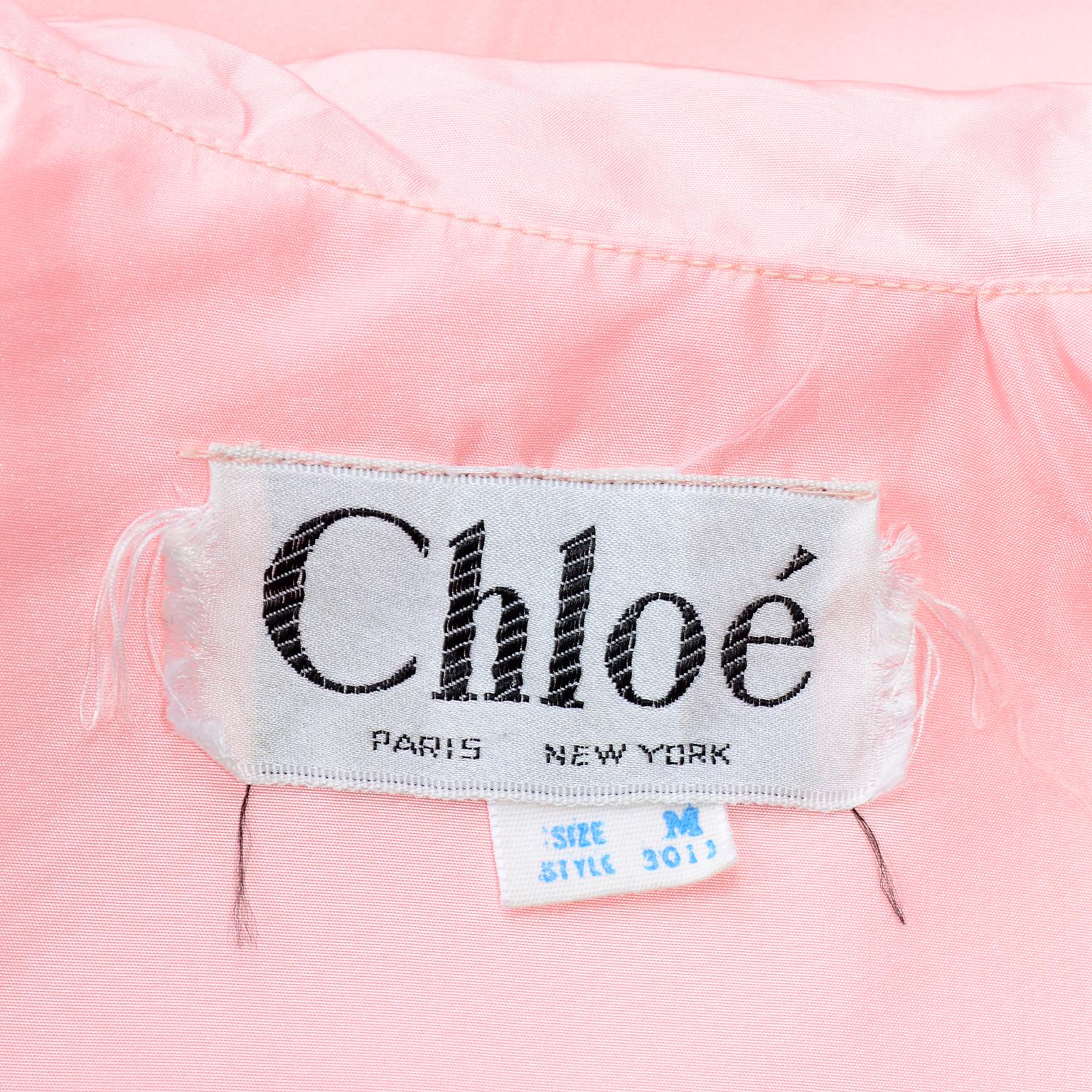 Chloe Vintage Robe aus rosa Taft mit Knopfleiste und Spitzenbesatz und rosa Taftbesatz im Angebot 2