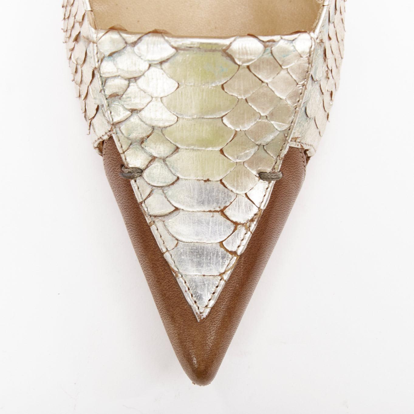 CHLOE Vintage argento metallizzato in pelle squamata marrone a punta EU37.5 in vendita 1