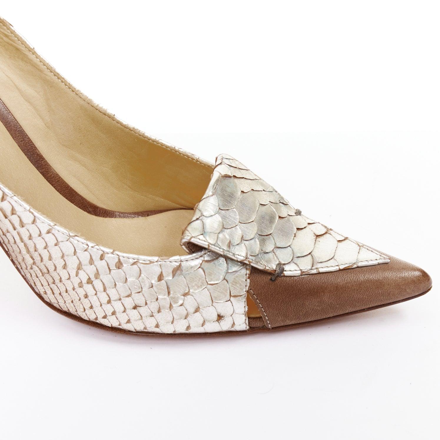 CHLOE Vintage argento metallizzato in pelle squamata marrone a punta EU37.5 in vendita 2