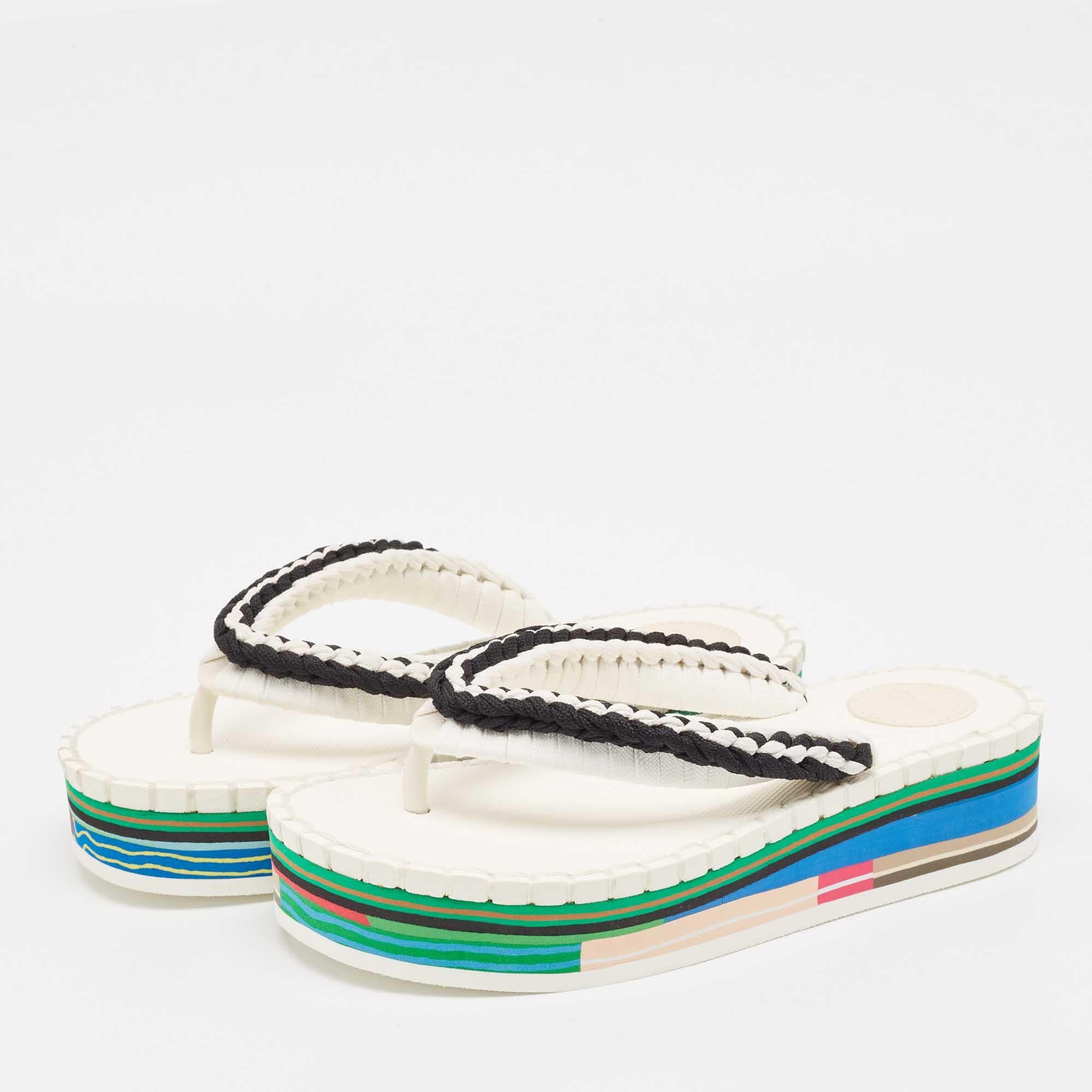 Puedes contar con estas sandalias Chloe para completar un look de día o de noche. Están bellamente elaboradas y diseñadas para ofrecer el ajuste adecuado y una cómoda elevación.