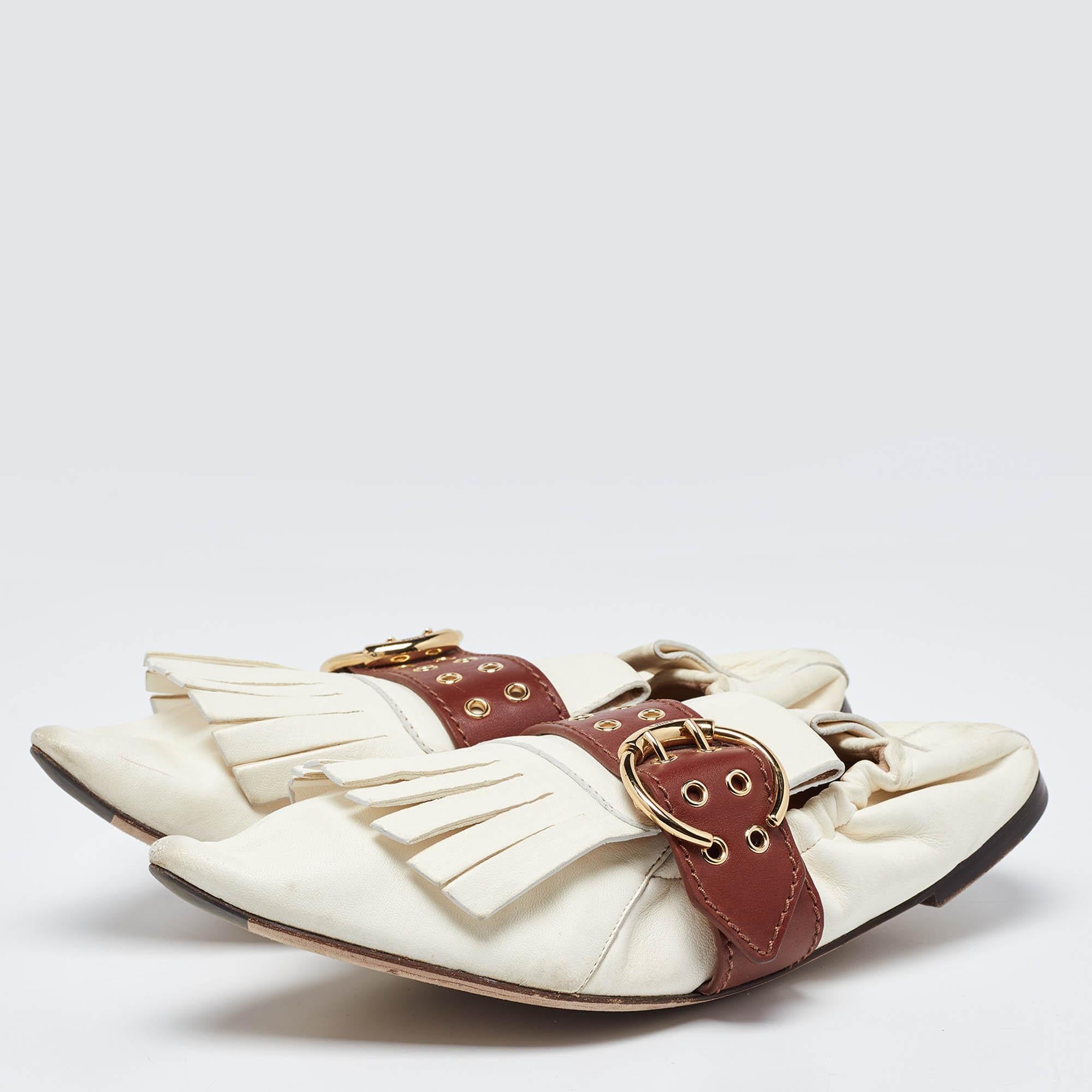 Complete your look by adding these designer ballet flats to your collection of everyday footwear. They are crafted skilfully to grant the perfect fit and style.