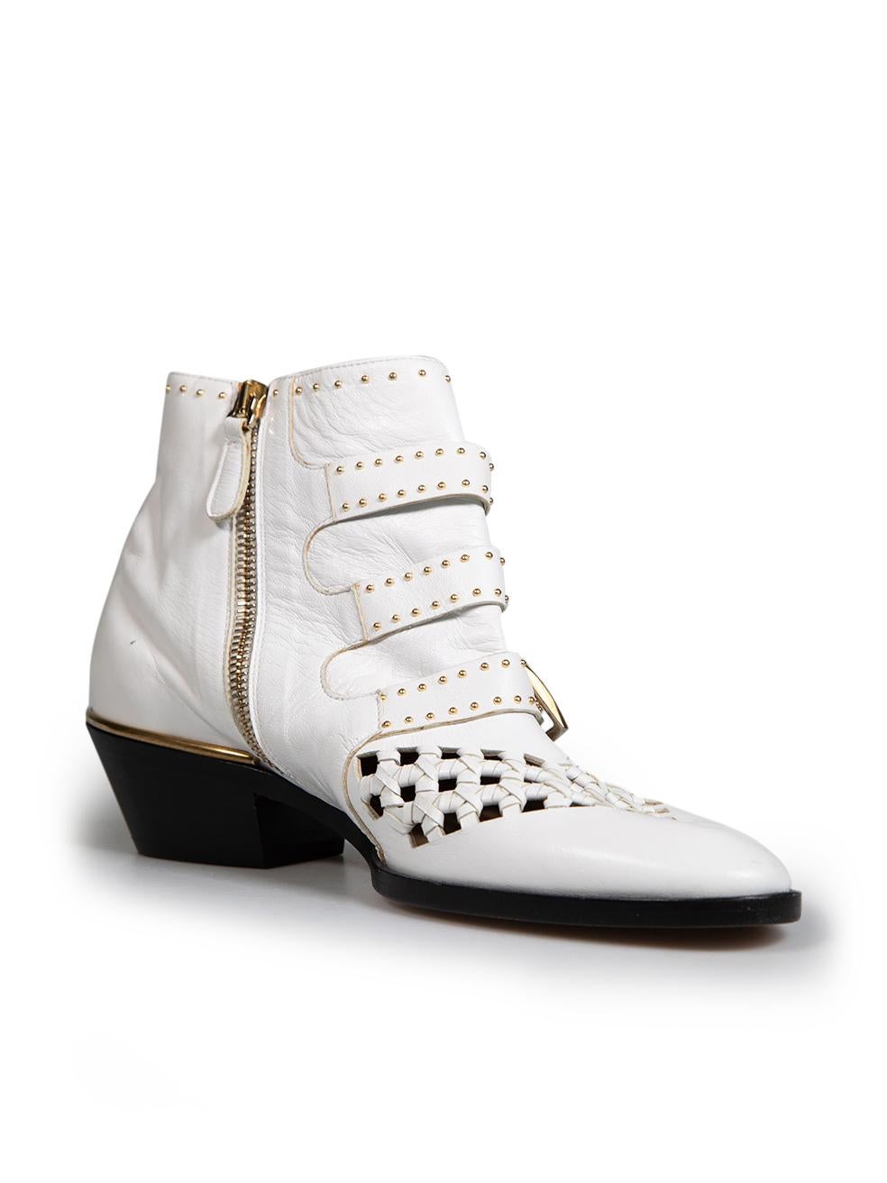 CONDITION is Never worn. No visible wear to the boots is evident on this new Chloé designer resale item.
 
 
 
 Details
 
 
 Model: Susanna
 
 White
 
 Leather
 
 Ankle boots
 
 Low block heel
 
 Almond toe
 
 Cut out front detail
 
 Gold studded
 
