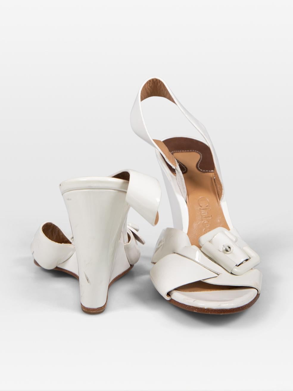 Gray Chloé White Patent Buckle Detail Wedges Size IT 35 For Sale