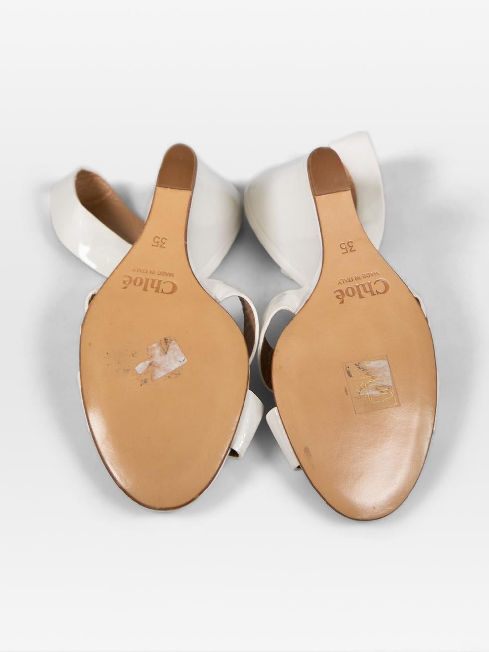 Chloé White Patent Buckle Detail Wedges Size IT 35 In Good Condition For Sale In London, GB