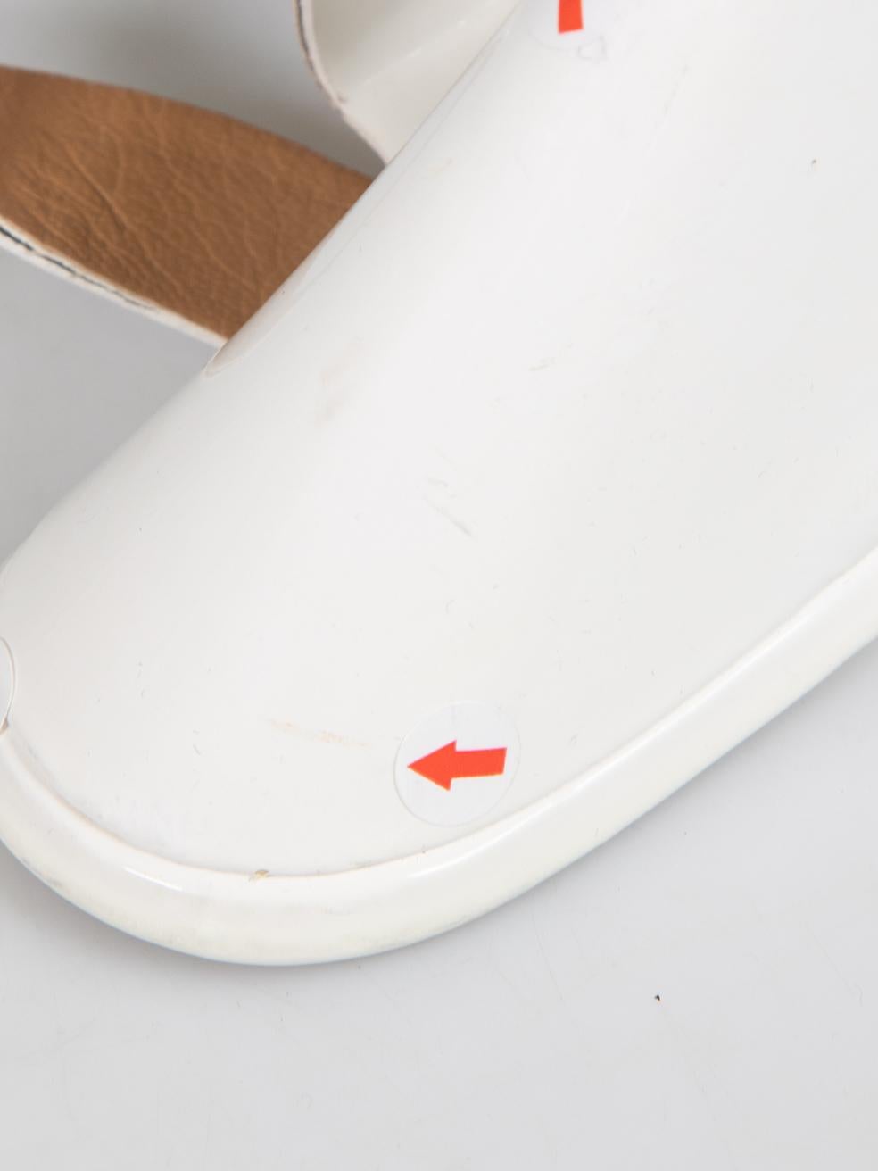 Chloé White Patent Buckle Detail Wedges Size IT 35 For Sale 4