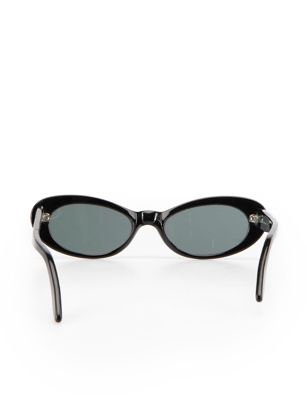 Chloé Women's Black Oval Engraved Detail Sunglasses In Good Condition In London, GB