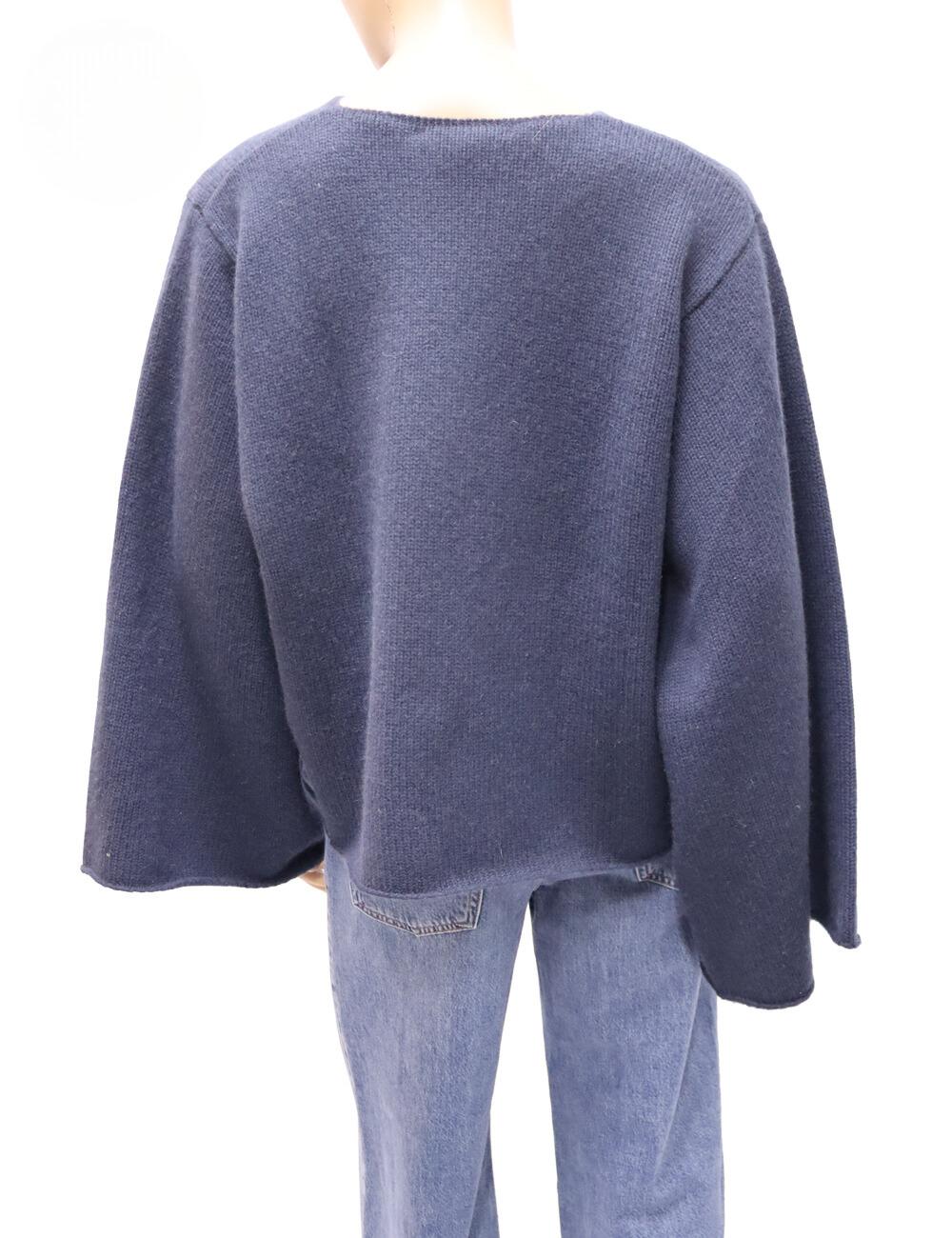 Chloé Women's Blue Wide-sleeve Wool Sweater, Features Long Sleeve and Boat-Neck.

Material:  100% Cashmere
Size: EU 38 / Medium (Oversize Fit)
Bust: 92cm
Waist: 75cm
Hip: 100cm
Overall Condition: Very good