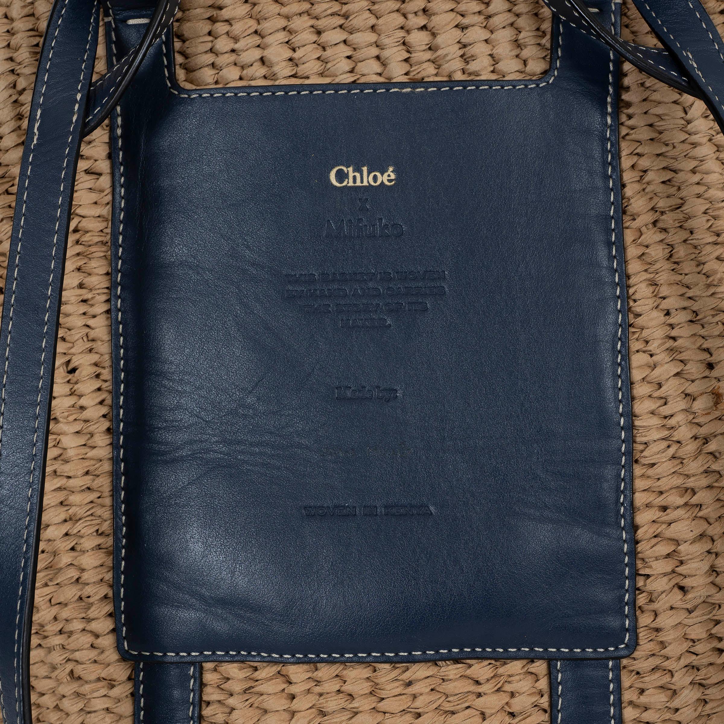 CHLOE x MIFUKO sac cabas LARGE BASKET 2022 en raphia naturel et bleu en vente 3