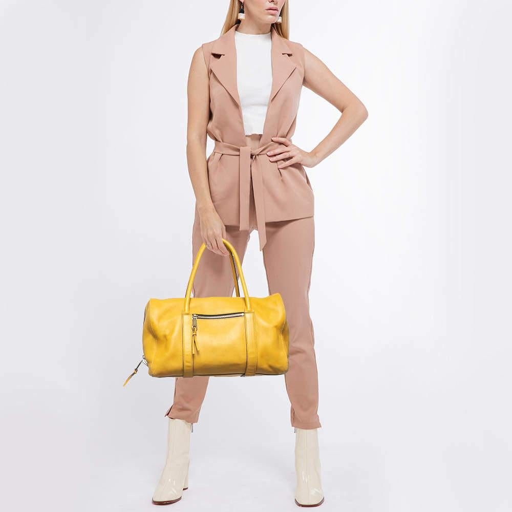 This satchel is rendered in the finest quality materials into an elegant design. Versatile and functional it is well sized for your daily use.