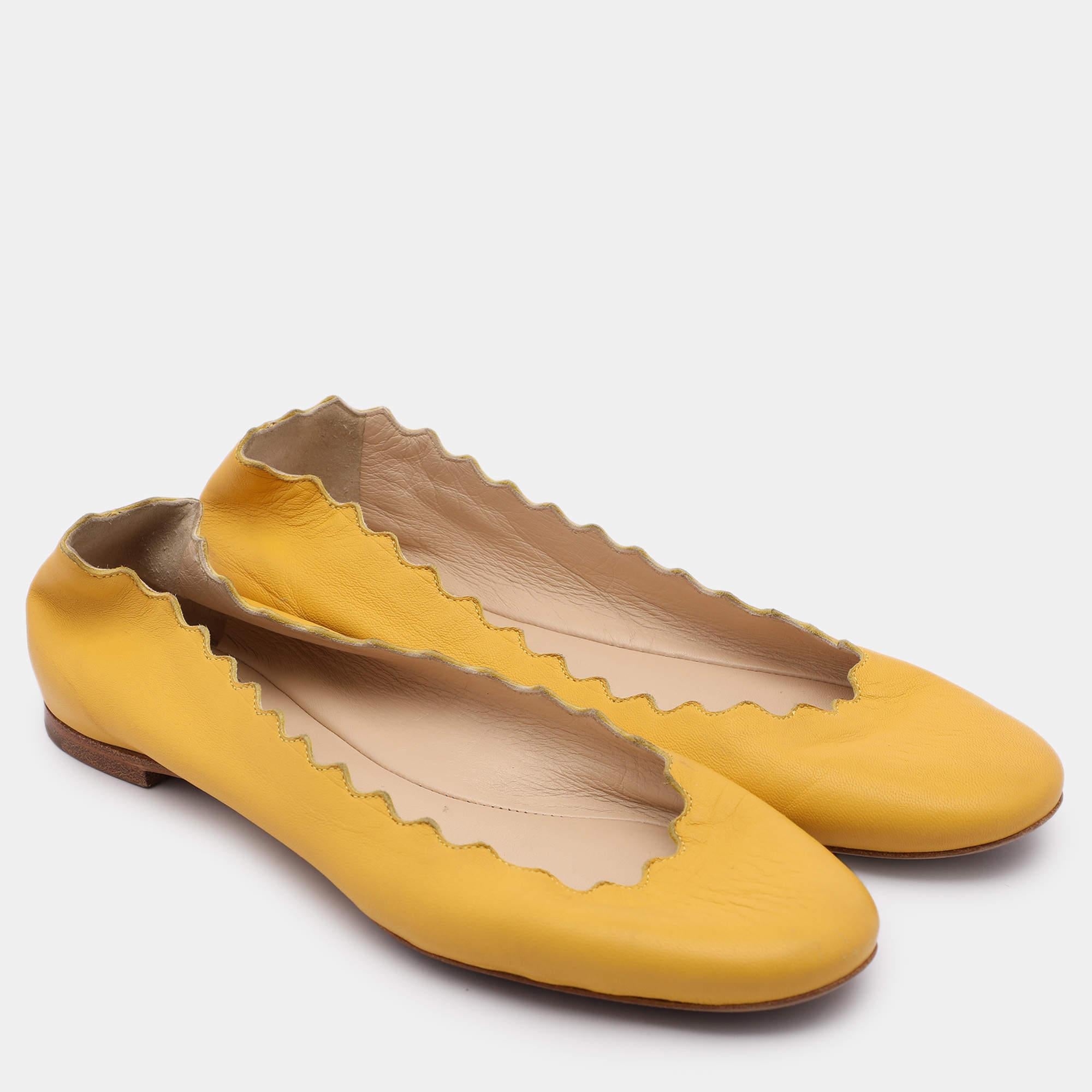 Chloe Ballerines festonnées en cuir jaune taille 35 Bon état - En vente à Dubai, Al Qouz 2