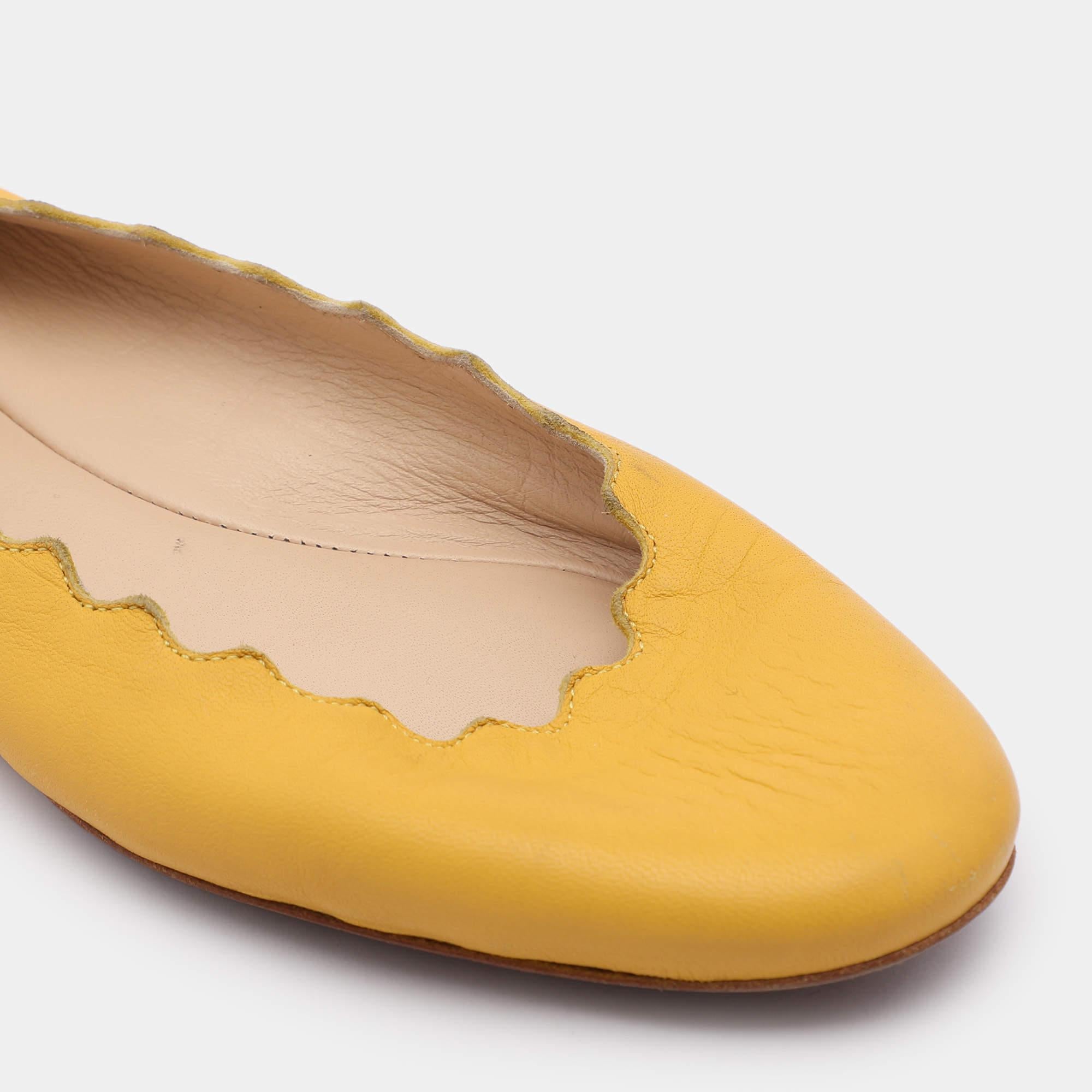 Chloe Ballerines festonnées en cuir jaune taille 35 en vente 3