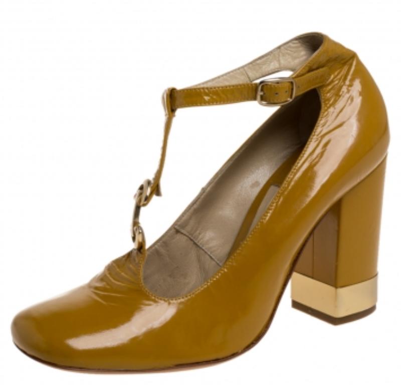 Chloe Yellow Leather T Strap Square Toe Pumps Size 37 (escarpins à bouts carrés en cuir) État moyen - En vente à Dubai, Al Qouz 2