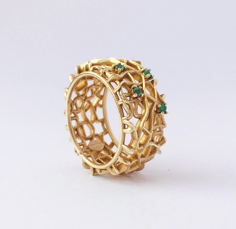 For Sale:  Chlorophyll Ring 18k yellow gold with emeralds. 2