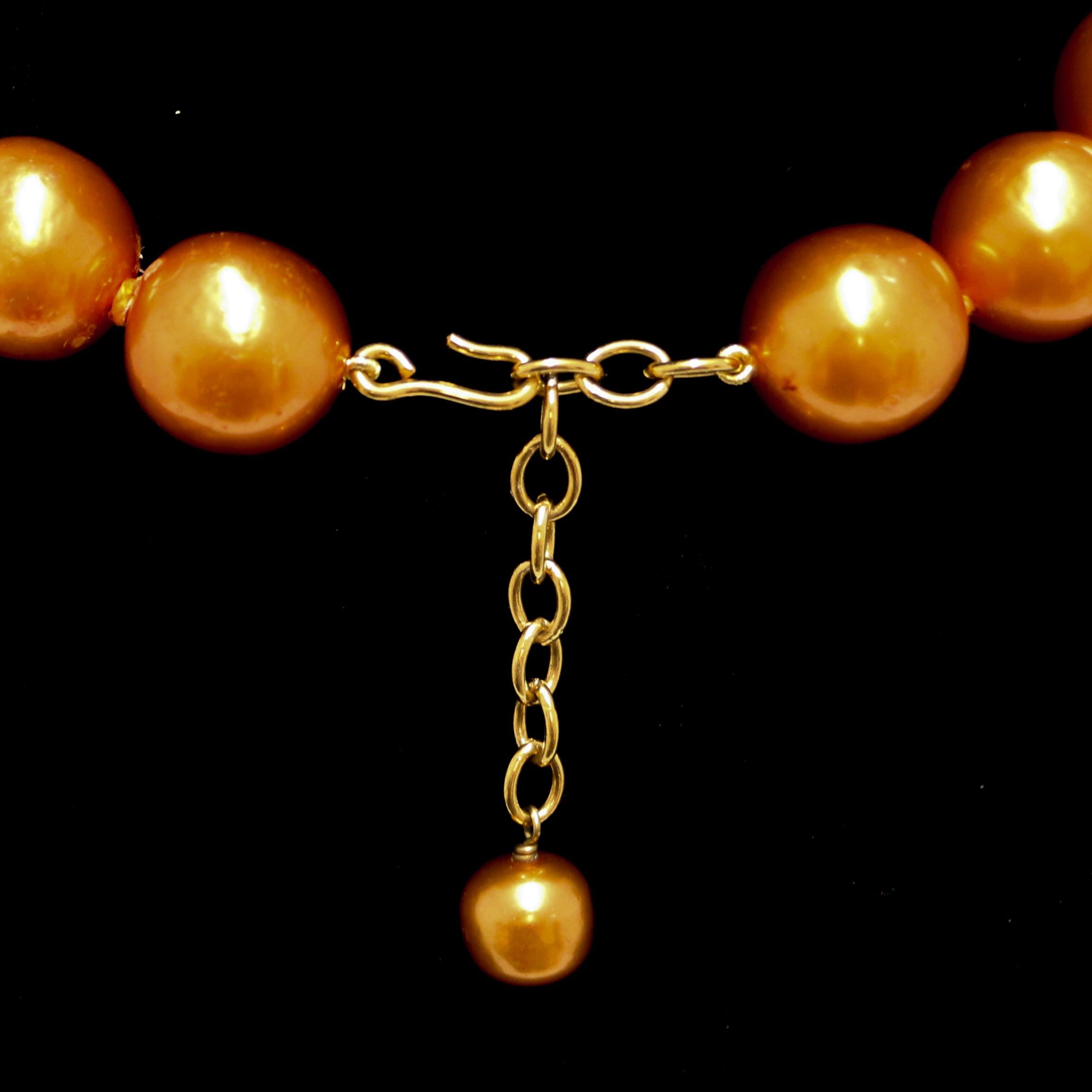 Chocker CHANEL Perlen Barockperlen Perlen Glas Paste im Zustand „Gut“ im Angebot in Paris, FR