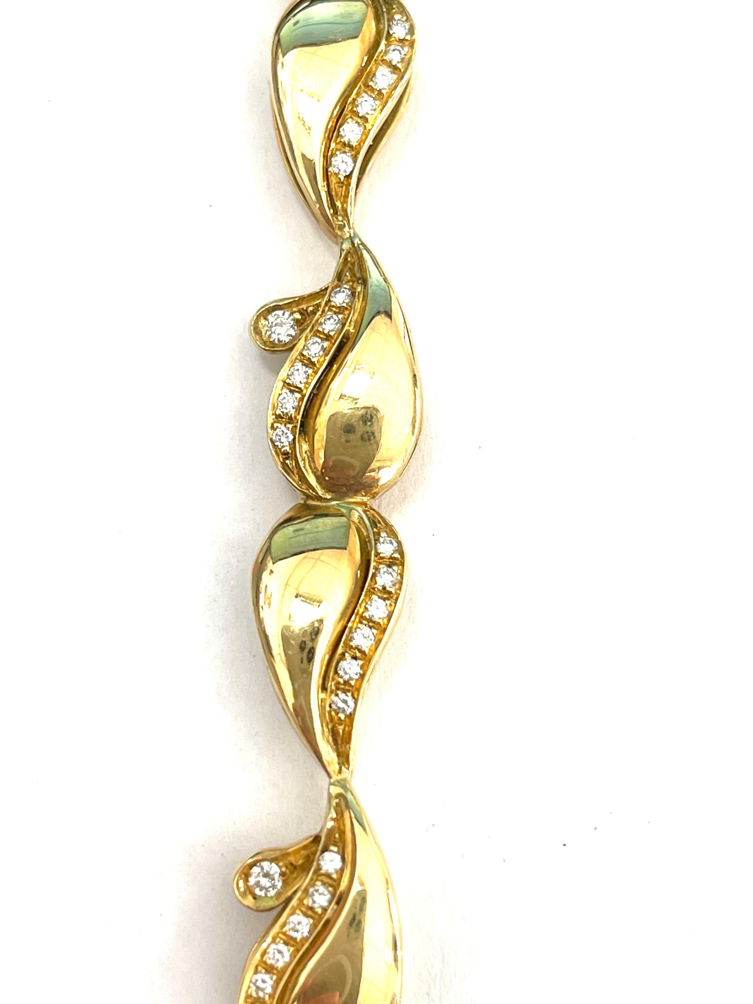 Taille brillant Chocker avec pendentif en or 18 carats et diamants blancs en vente