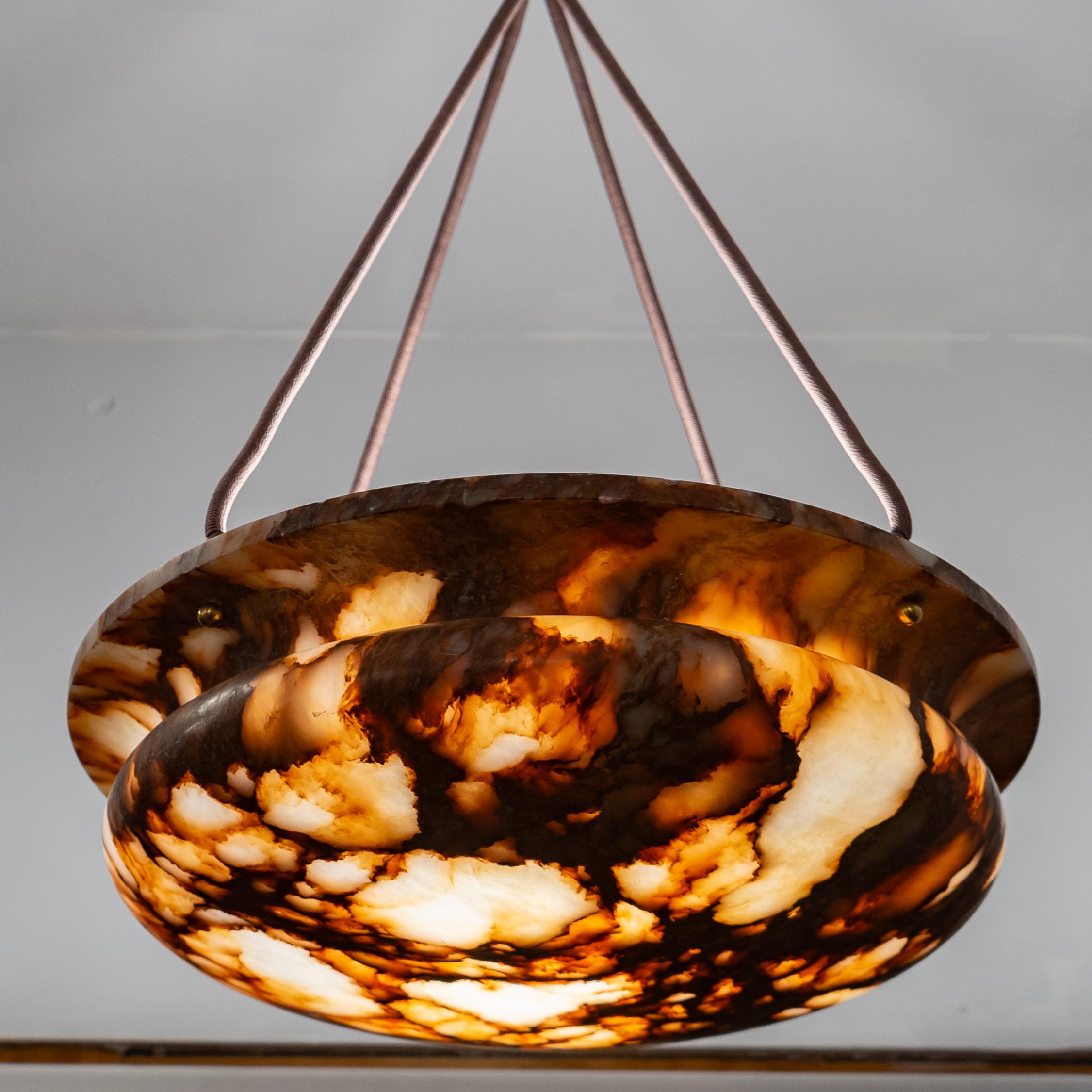 Apparecchio di illuminazione in alabastro color cioccolato in vendita 2