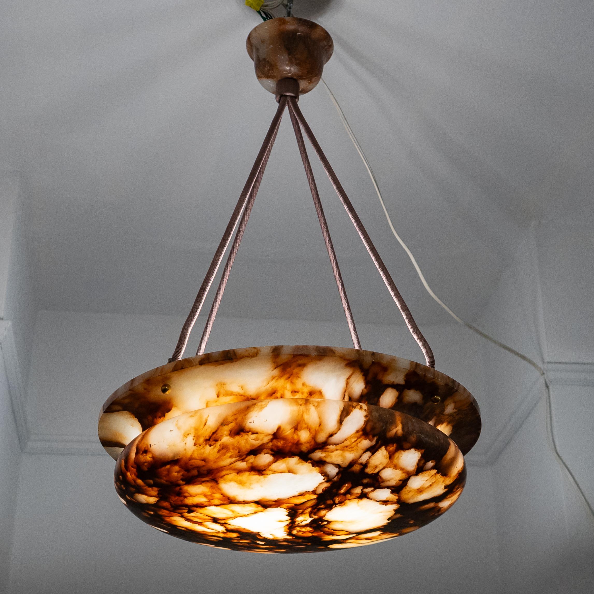 Jugendstil Apparecchio di illuminazione in alabastro color cioccolato in vendita