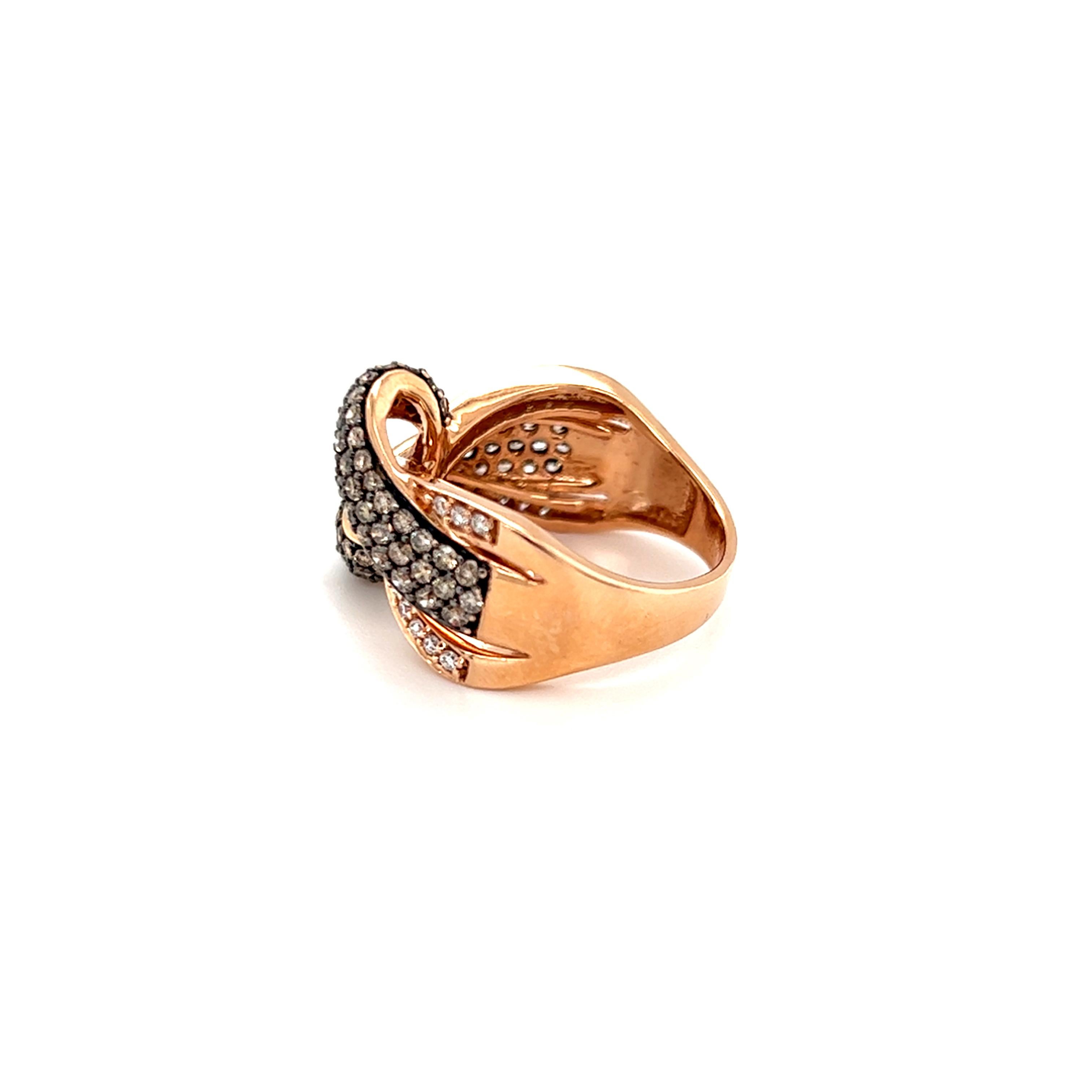 Contemporain Bague croisée chocolat et vanille en or rose 14 carats par Le Viane en vente