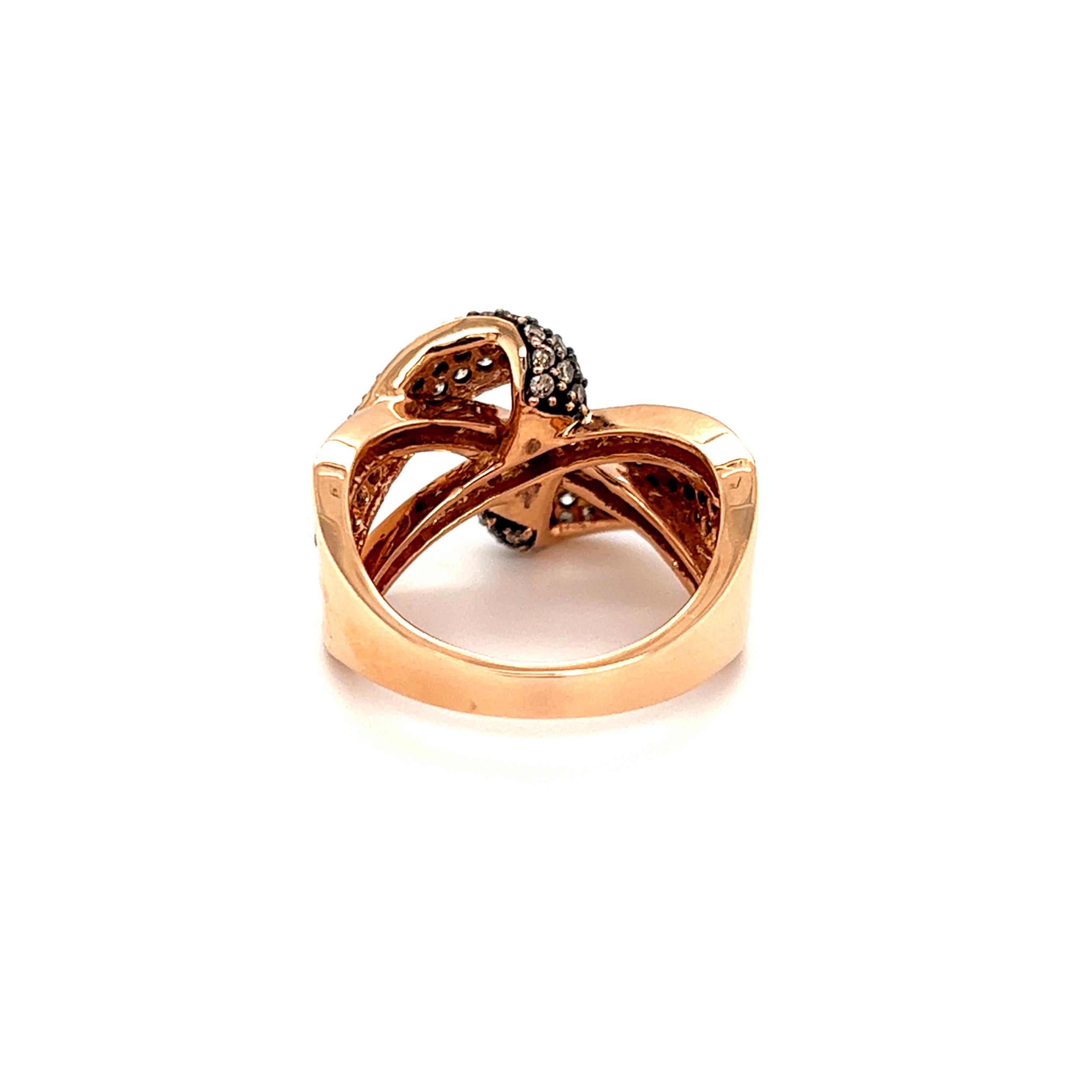 Taille brillant Bague croisée chocolat et vanille en or rose 14 carats par Le Viane en vente