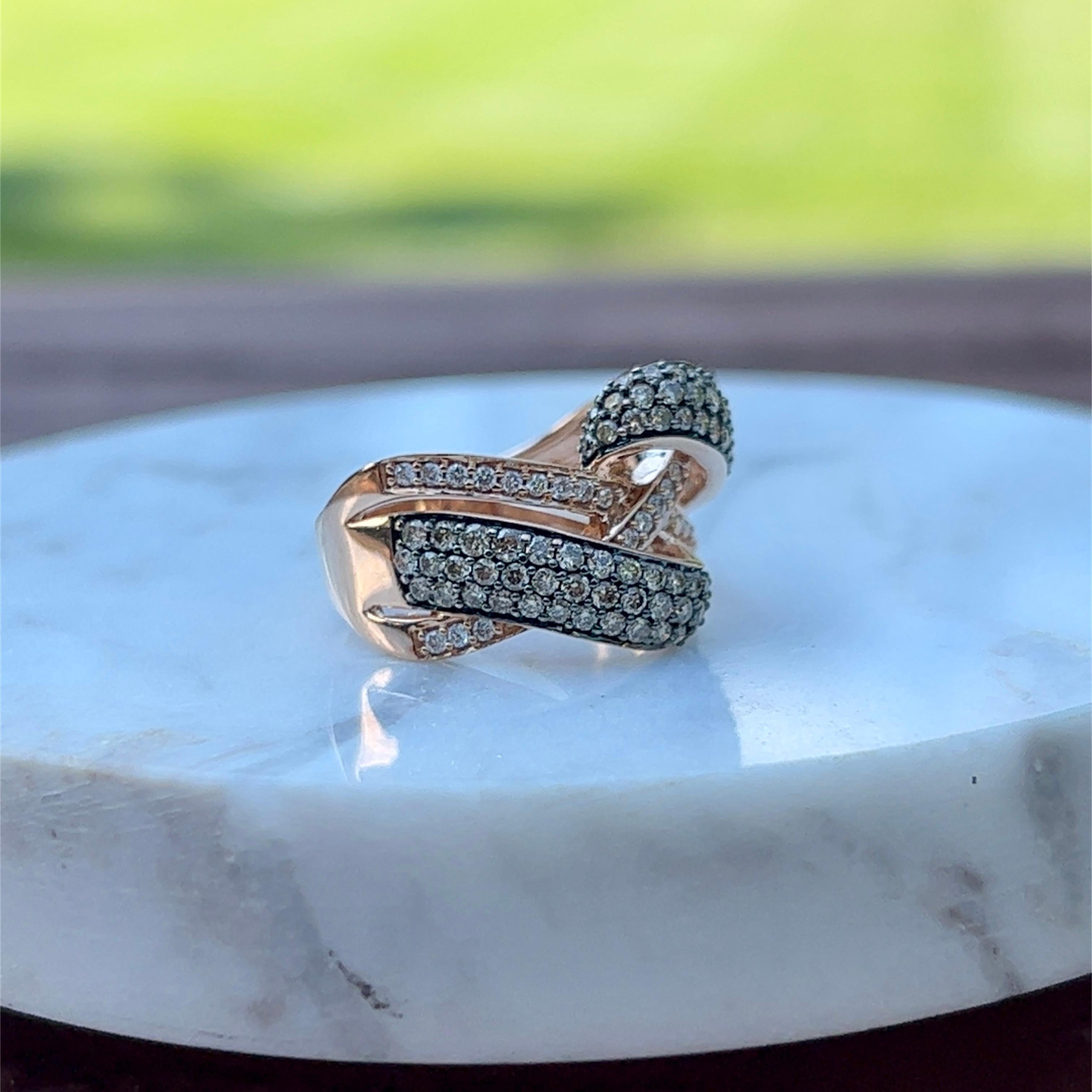 Bague croisée chocolat et vanille en or rose 14 carats par Le Viane en vente 1