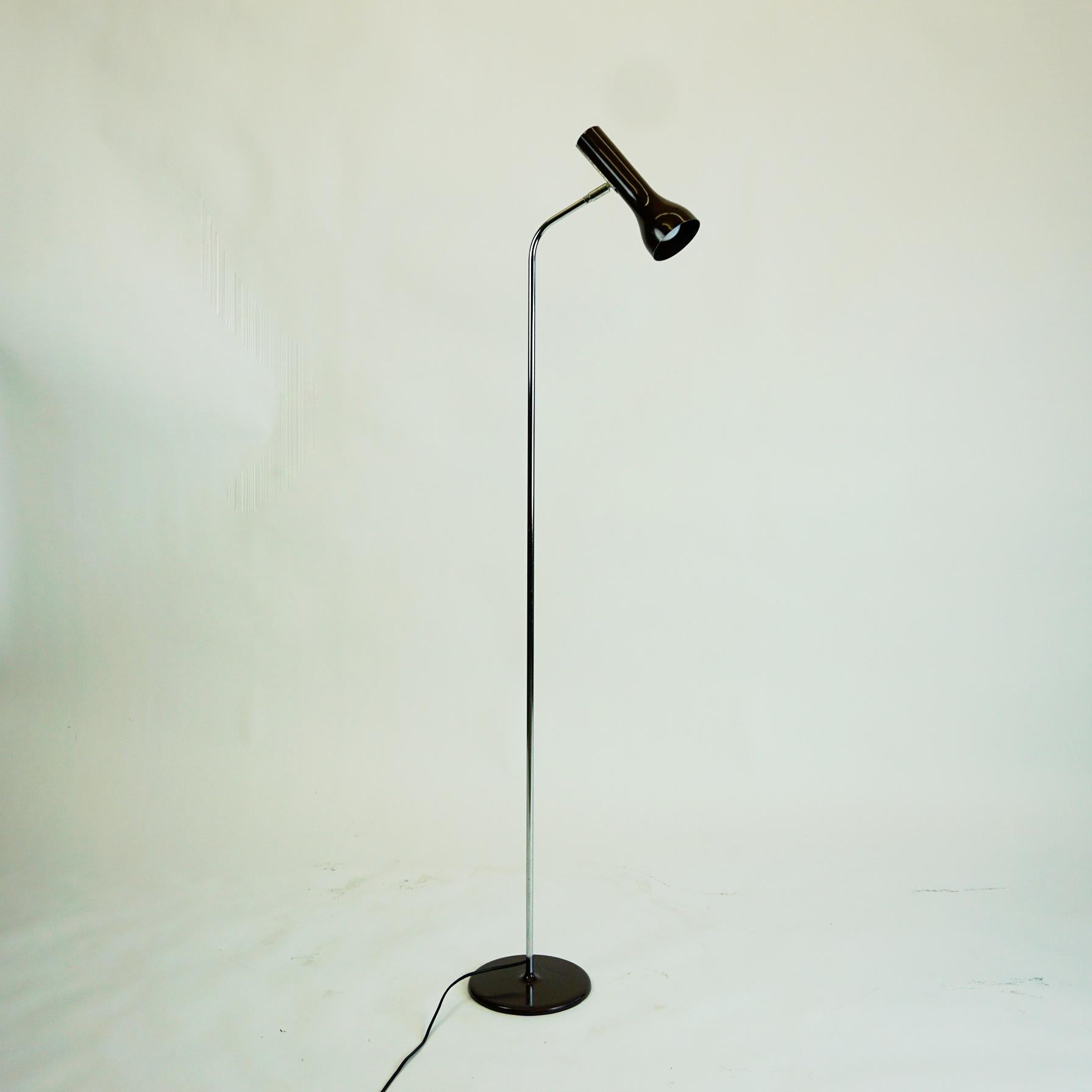 This charming dark chocolate brown modernist spot floor lamp with adjustable and pivoting shade has been designed by LAD Team for Swiss lamps International, Zürich in 1966.
It is in very good original condition with only a few slight signs of use.