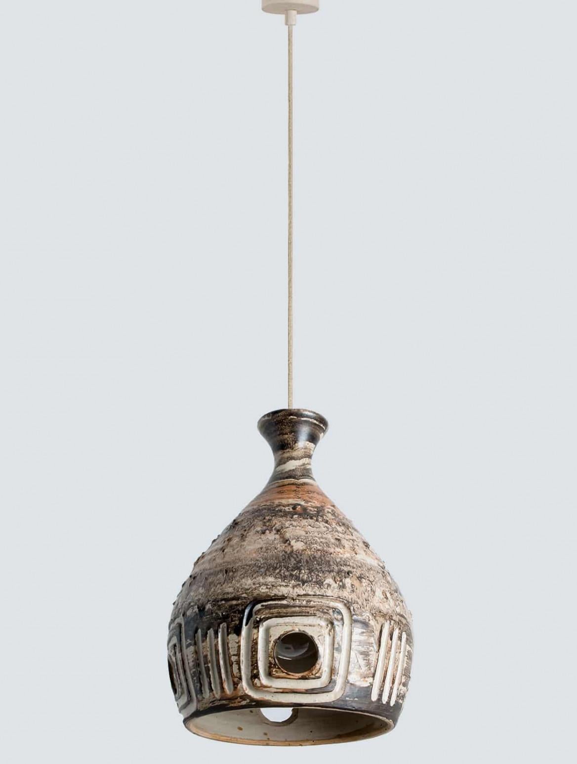 Pendentif en céramique brun chocolat à motif géométrique, Danemark, années 1960 en vente 2