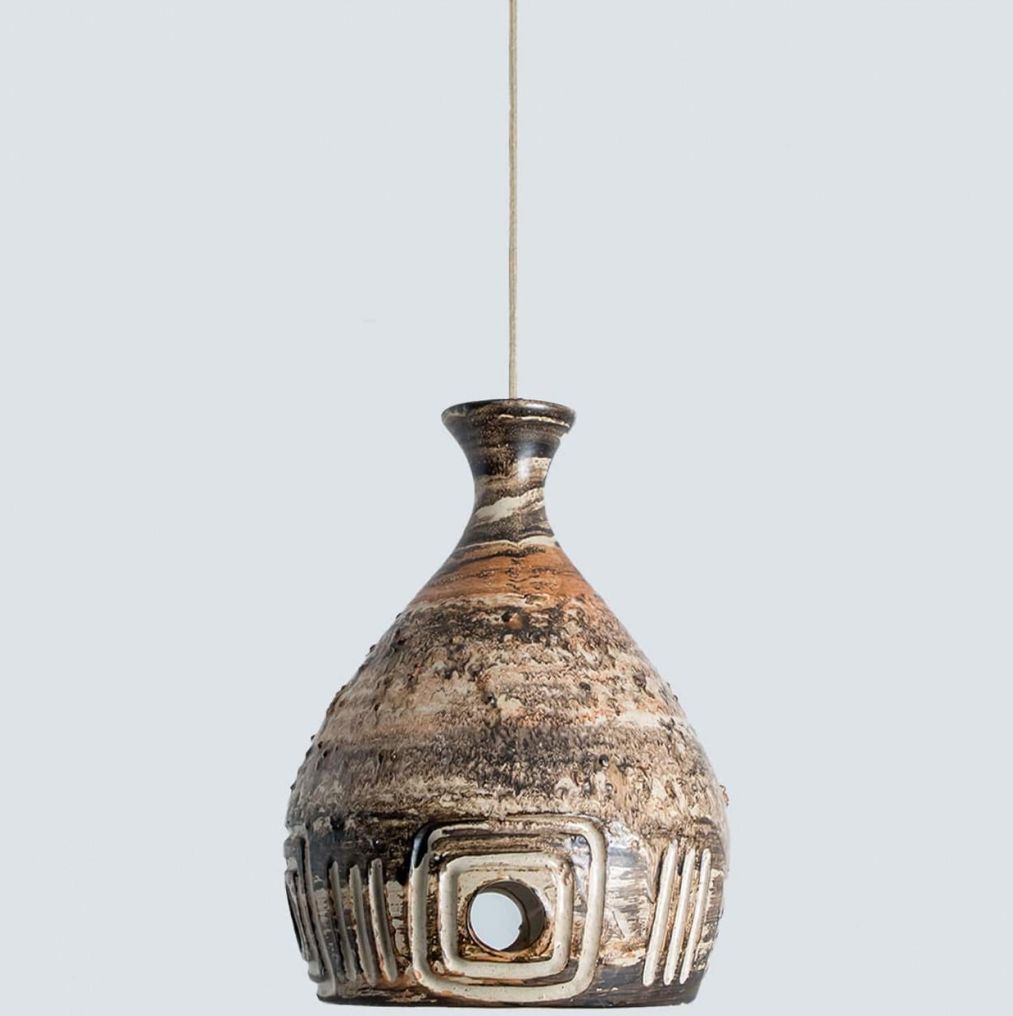 Pendentif en céramique brun chocolat à motif géométrique, Danemark, années 1960 en vente 3