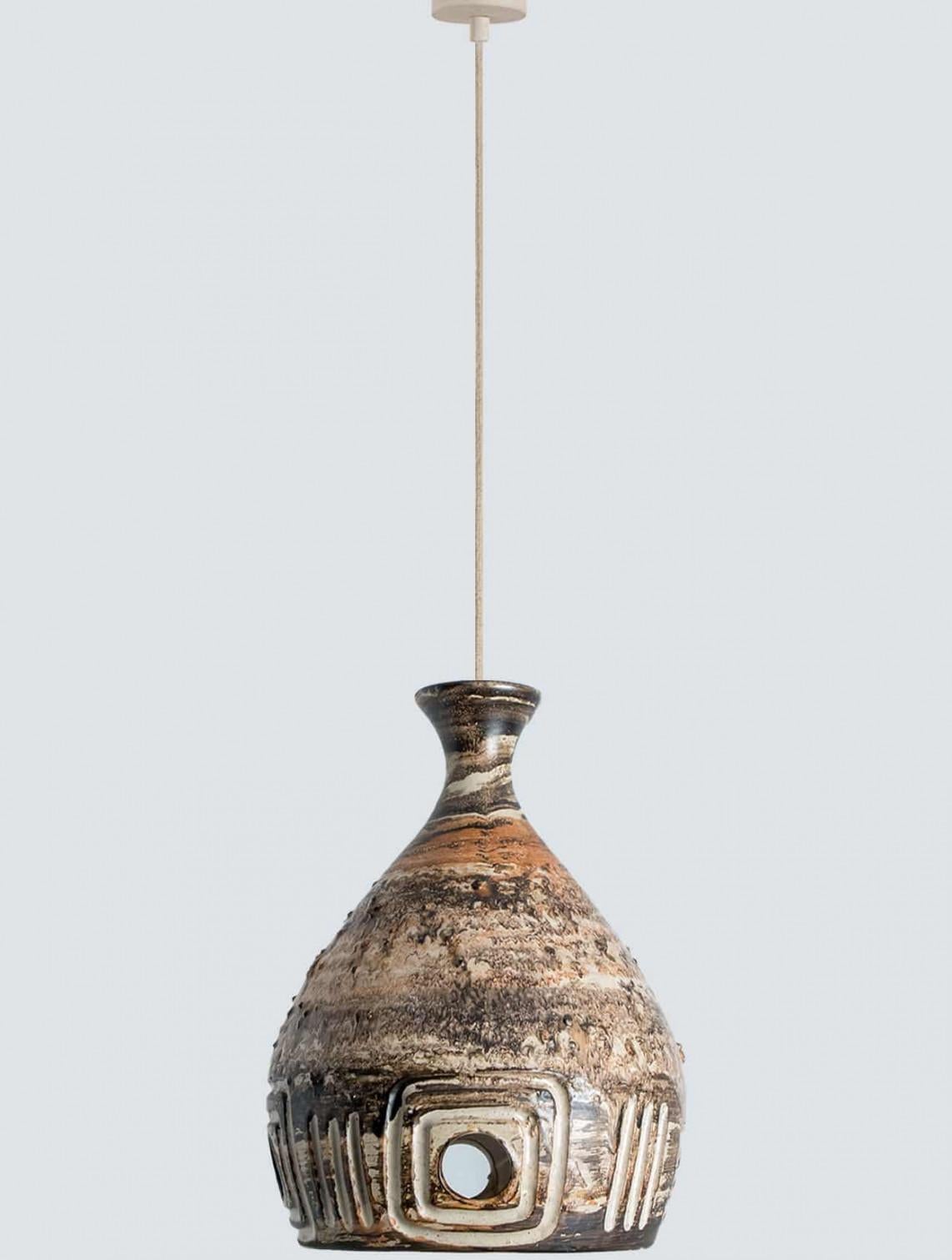 Céramique Pendentif en céramique brun chocolat à motif géométrique, Danemark, années 1960 en vente