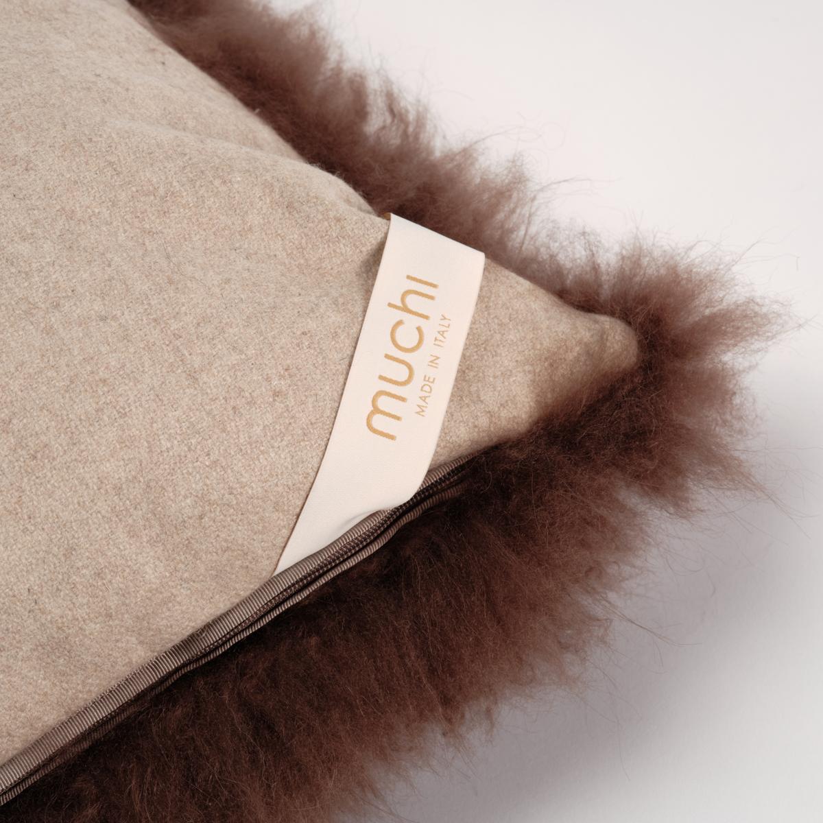italien Chocolate Brown Cloud White Natural Cashmere Fur Pillow Cushion by Muchi Decor en vente