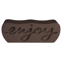 Banc Enjoy marron chocolat par Adriana Lohmann et Giò Colonna Romano