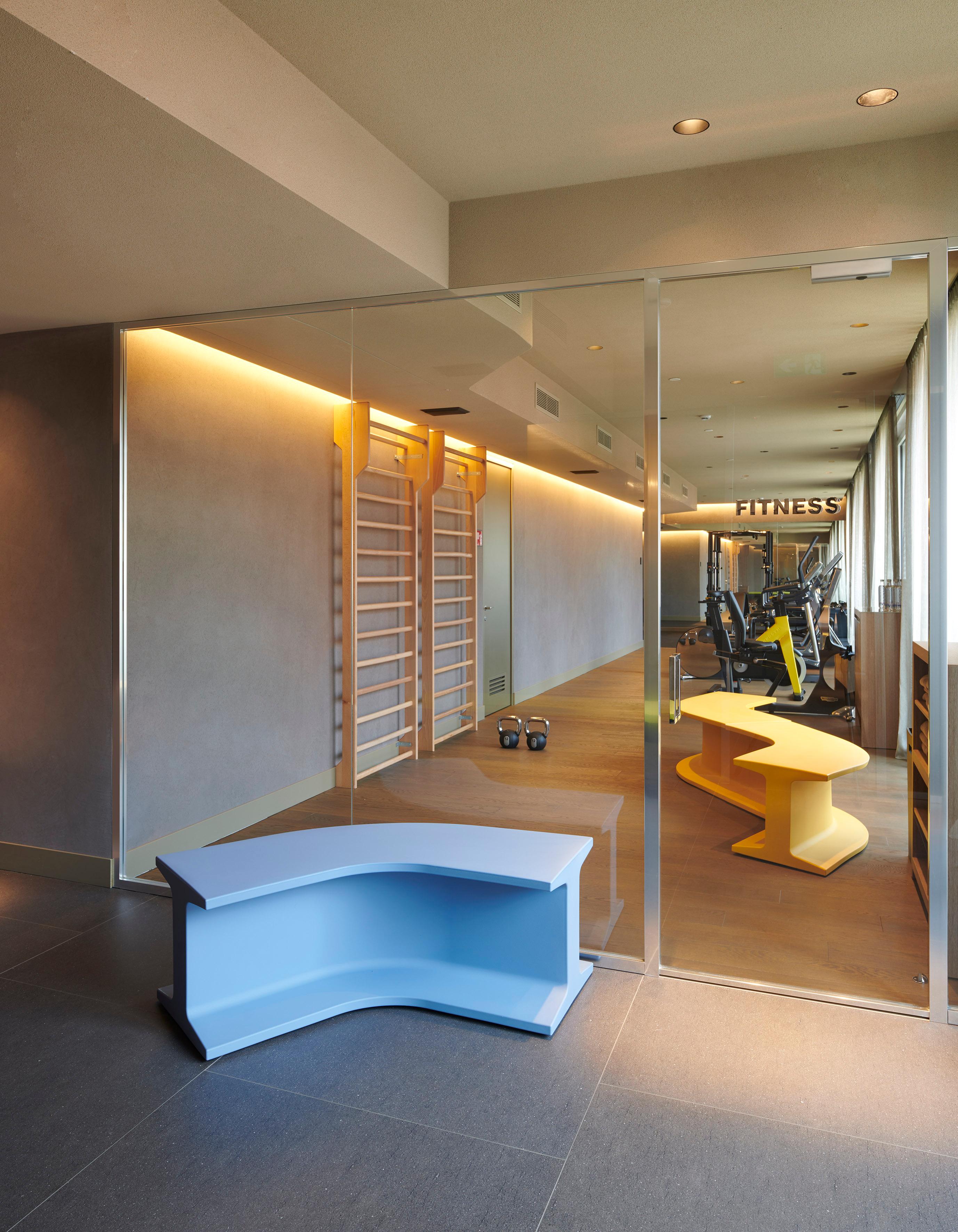Postmoderne Banc modulaire en fer brun chocolat par Sebastian Bergne en vente