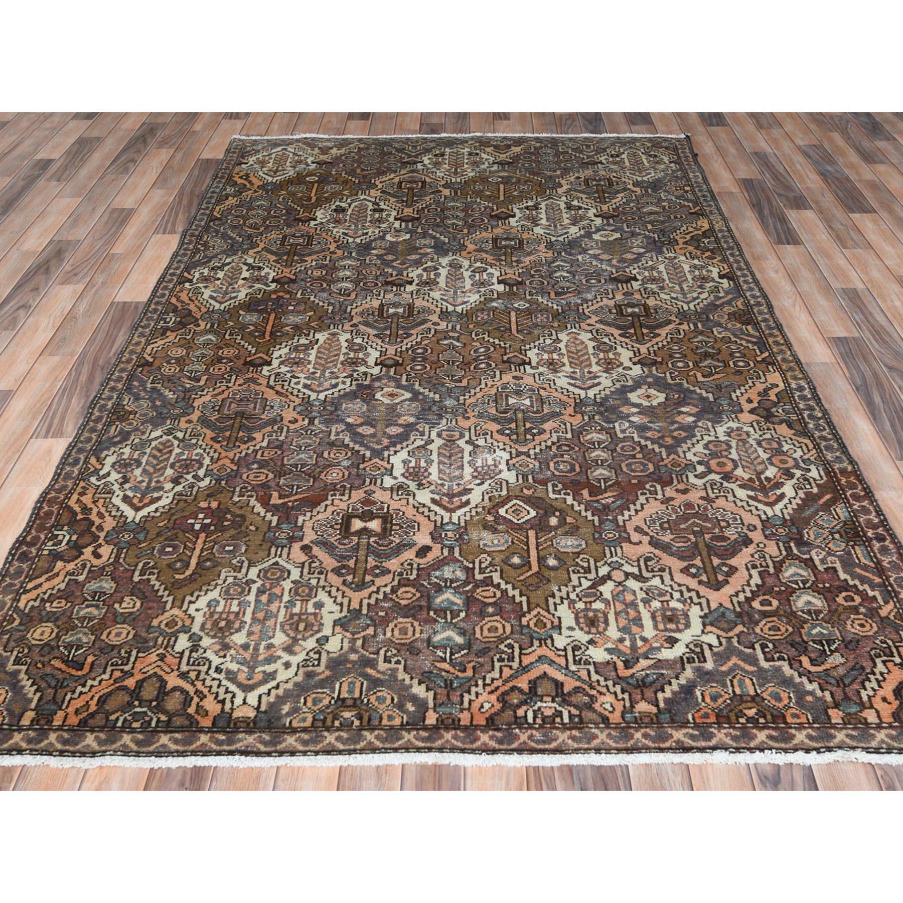 Ce fabuleux tapis noué à la main a été créé et conçu pour une résistance et une durabilité accrues. Ce tapis a été fabriqué à la main pendant des semaines selon la méthode traditionnelle qui est utilisée pour faire des
Taille exacte du tapis en