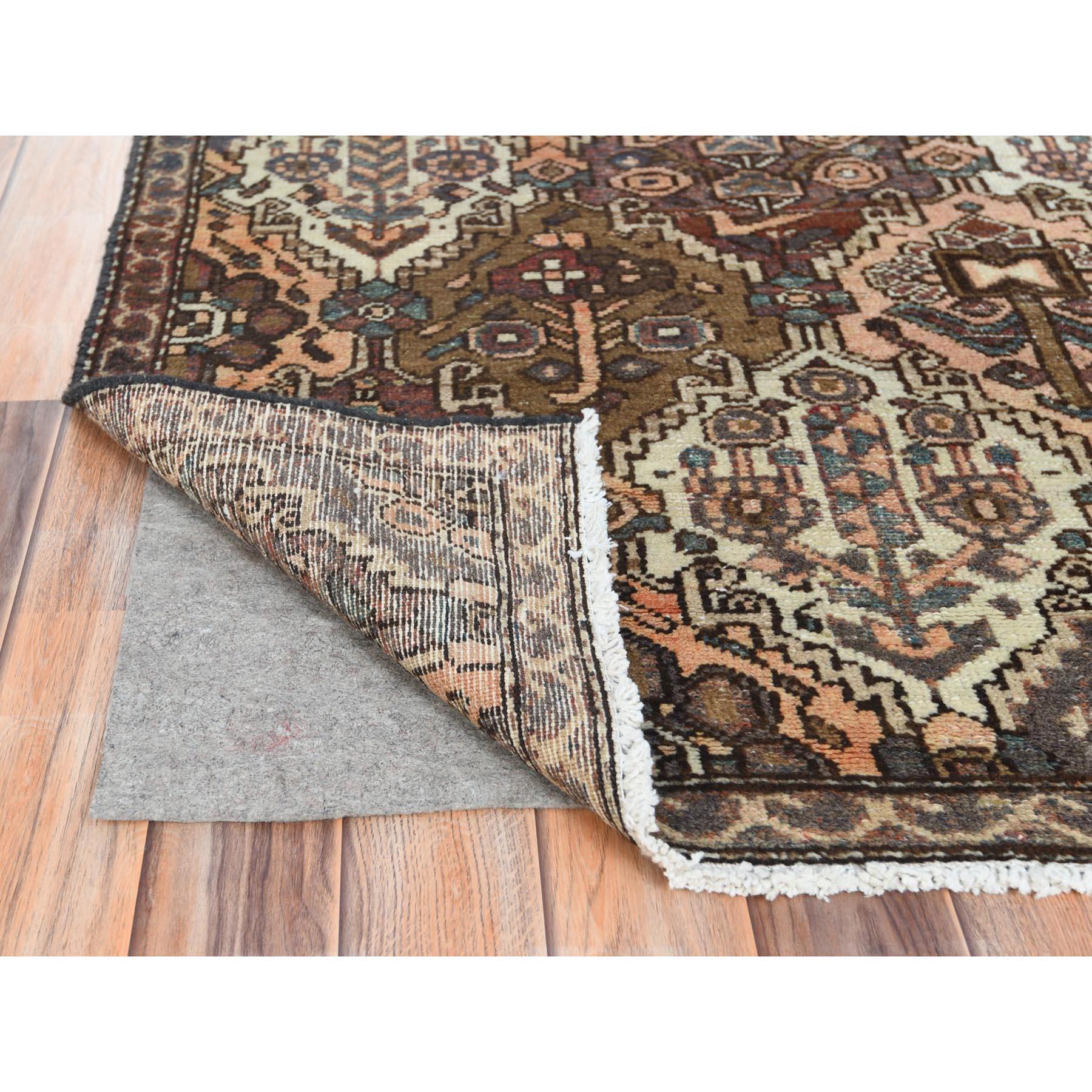 Médiéval Tapis persan Bakhtiar vieilli en laine brun chocolat noué à la main, noué à la main en vente
