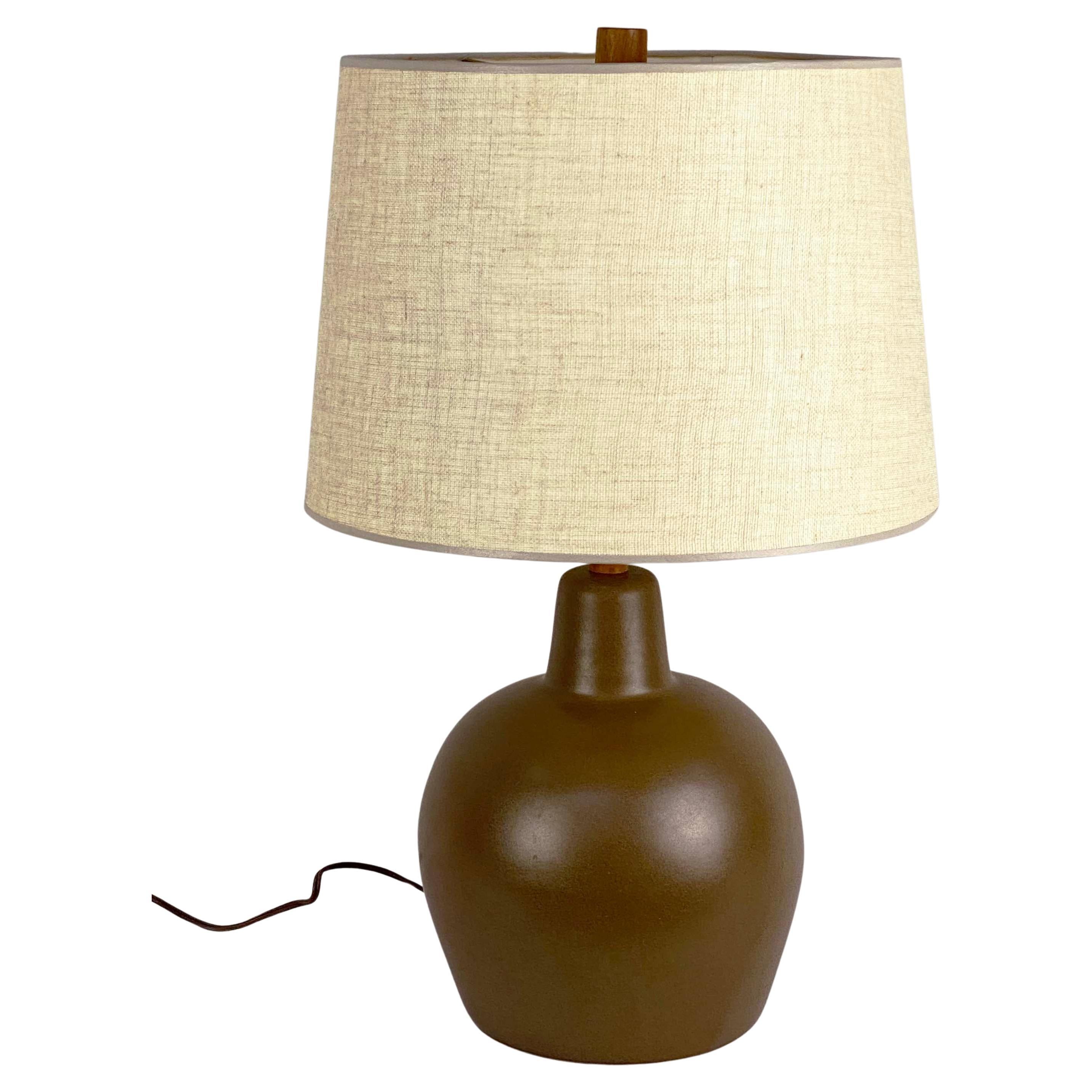 Schokoladenfarbene Keramik-Tischlampe von Gordon & Jane Martz für Marshall Studios