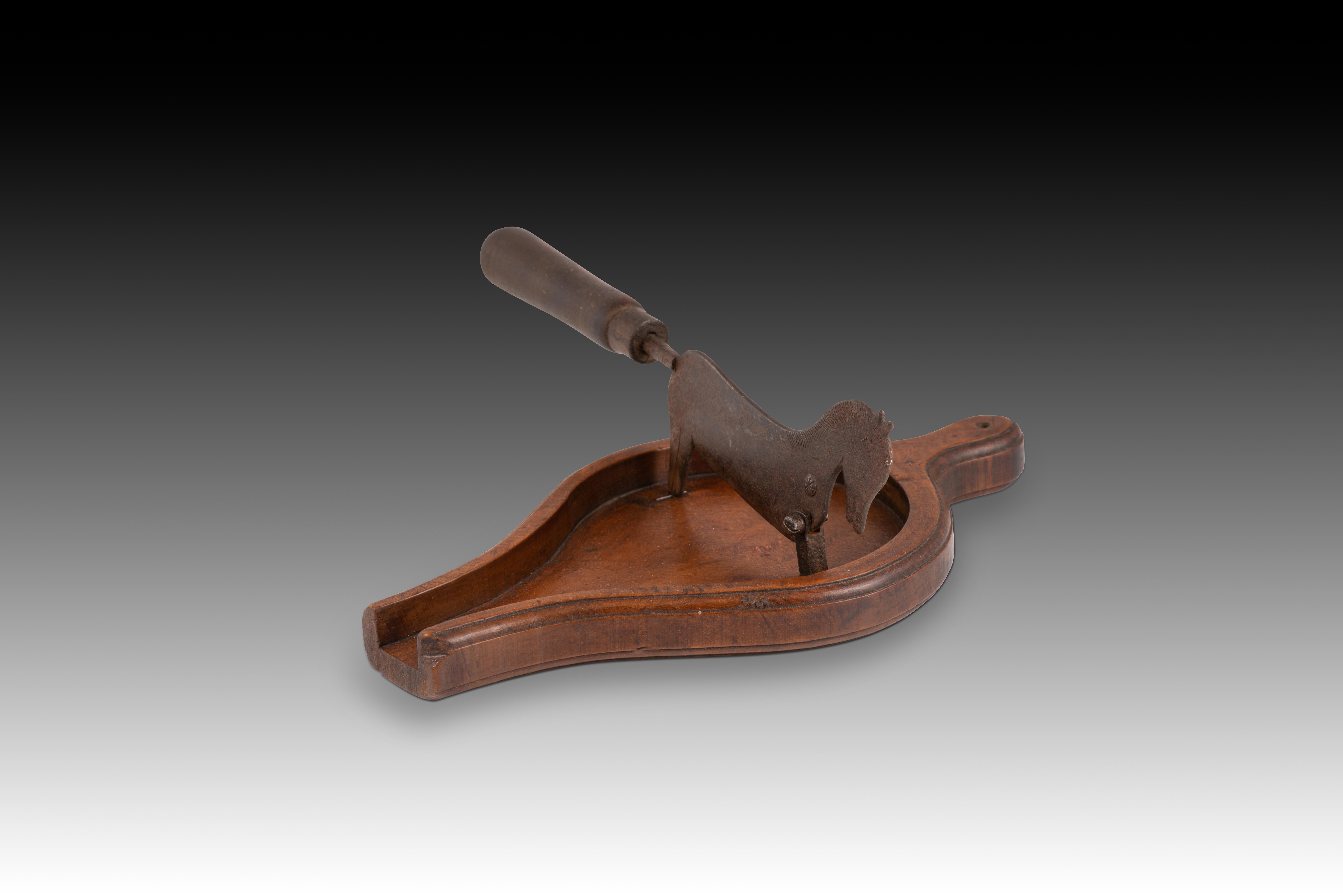 Schokoladenschneider. Holz, Metall. 19. Jahrhundert. (Sonstiges) im Angebot