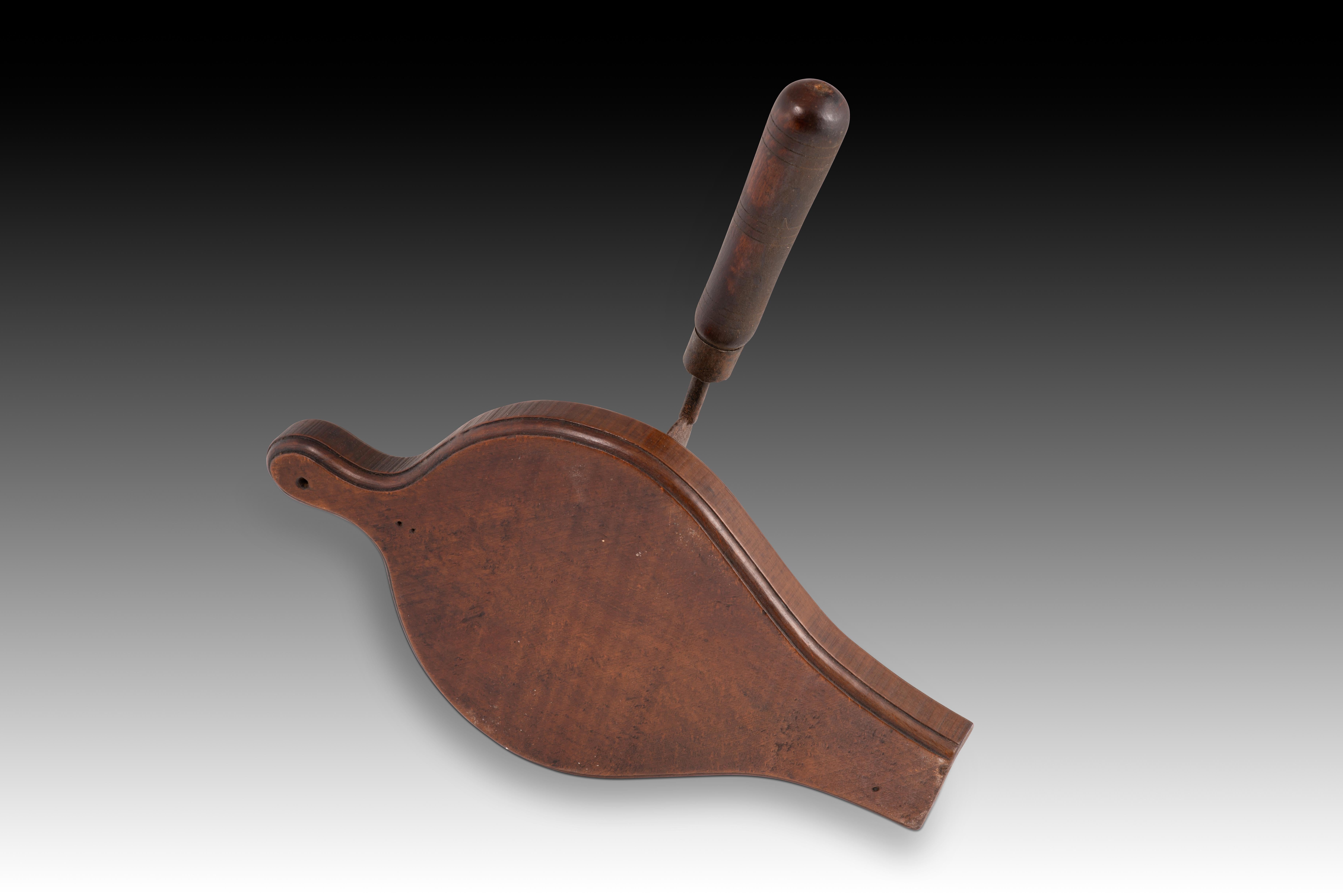 Schokoladenschneider. Holz, Metall. 19. Jahrhundert. im Zustand „Relativ gut“ im Angebot in Madrid, ES