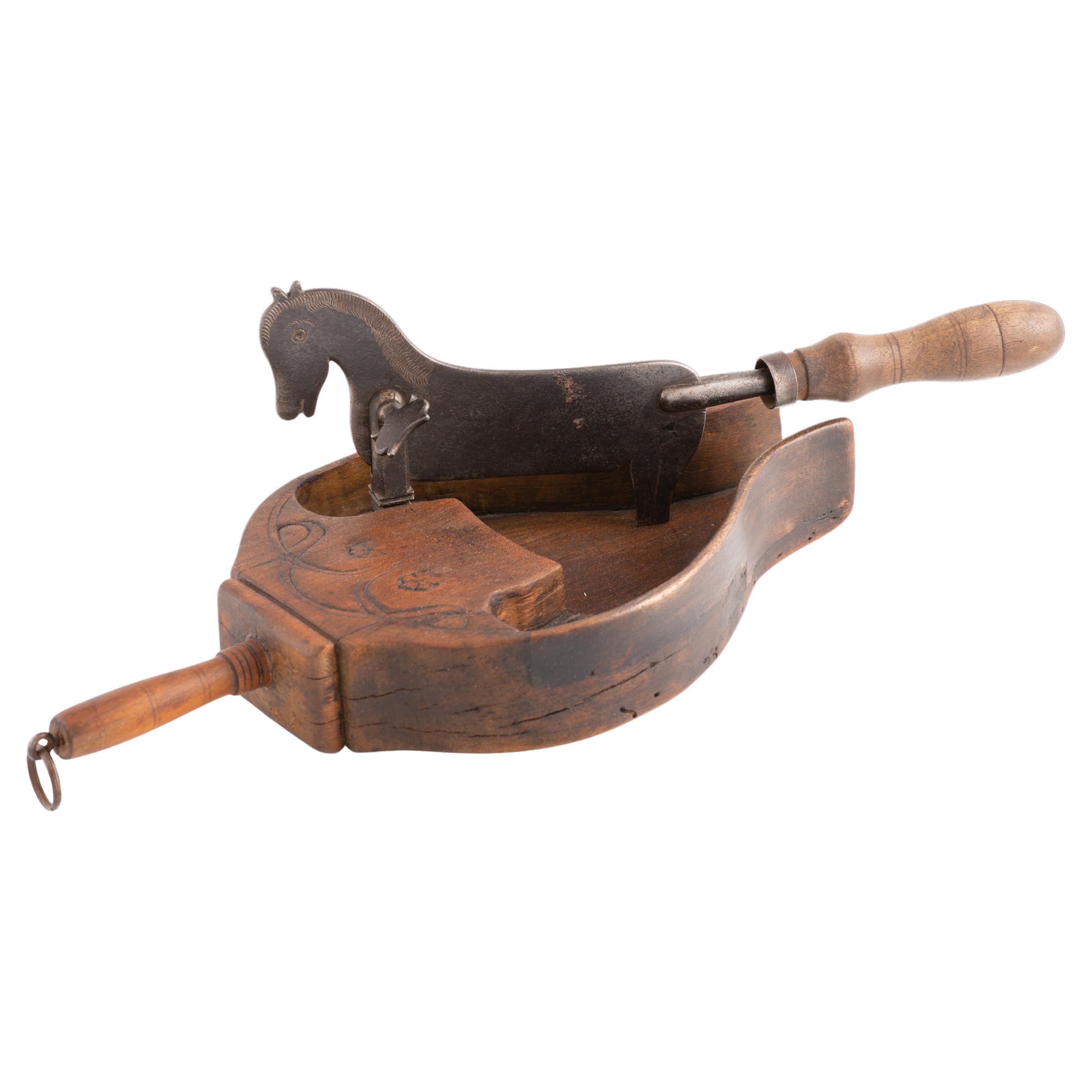 Découpeur de chocolat. Wood, metal&wood. 19e siècle.
